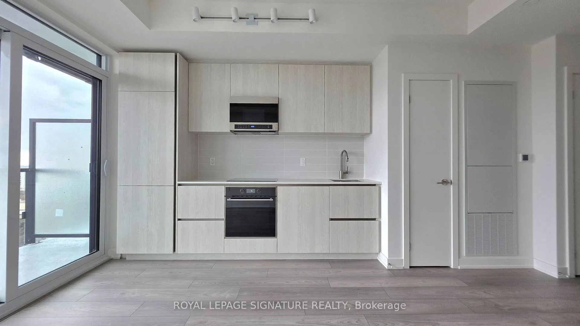 Photo 7 of Unit 1504, 120 Broadway Avenue, Toronto, Mount Pleasant West — HOMEH