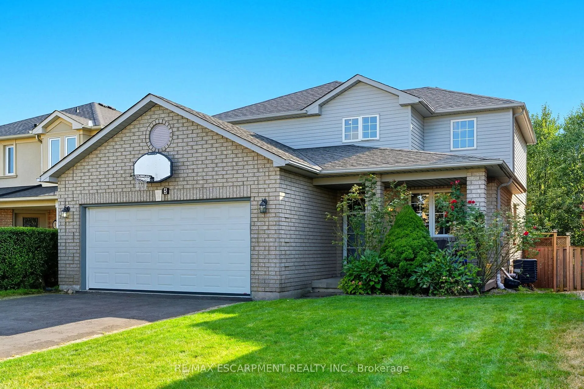 Photo 1 of 5 Chesapeake Drive, Hamilton, Waterdown — HOMEH