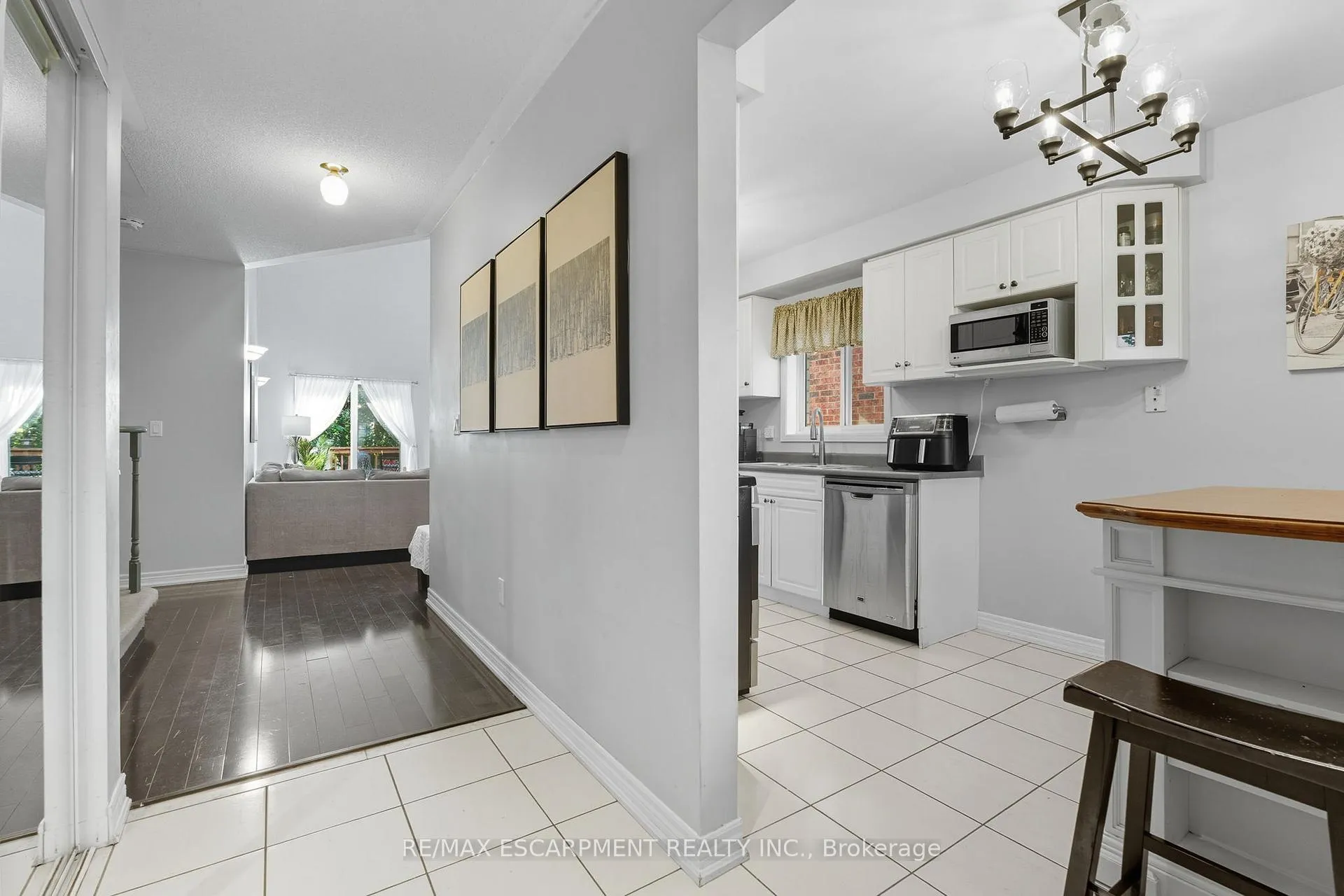 Photo 6 of 5 Chesapeake Drive, Hamilton, Waterdown — HOMEH