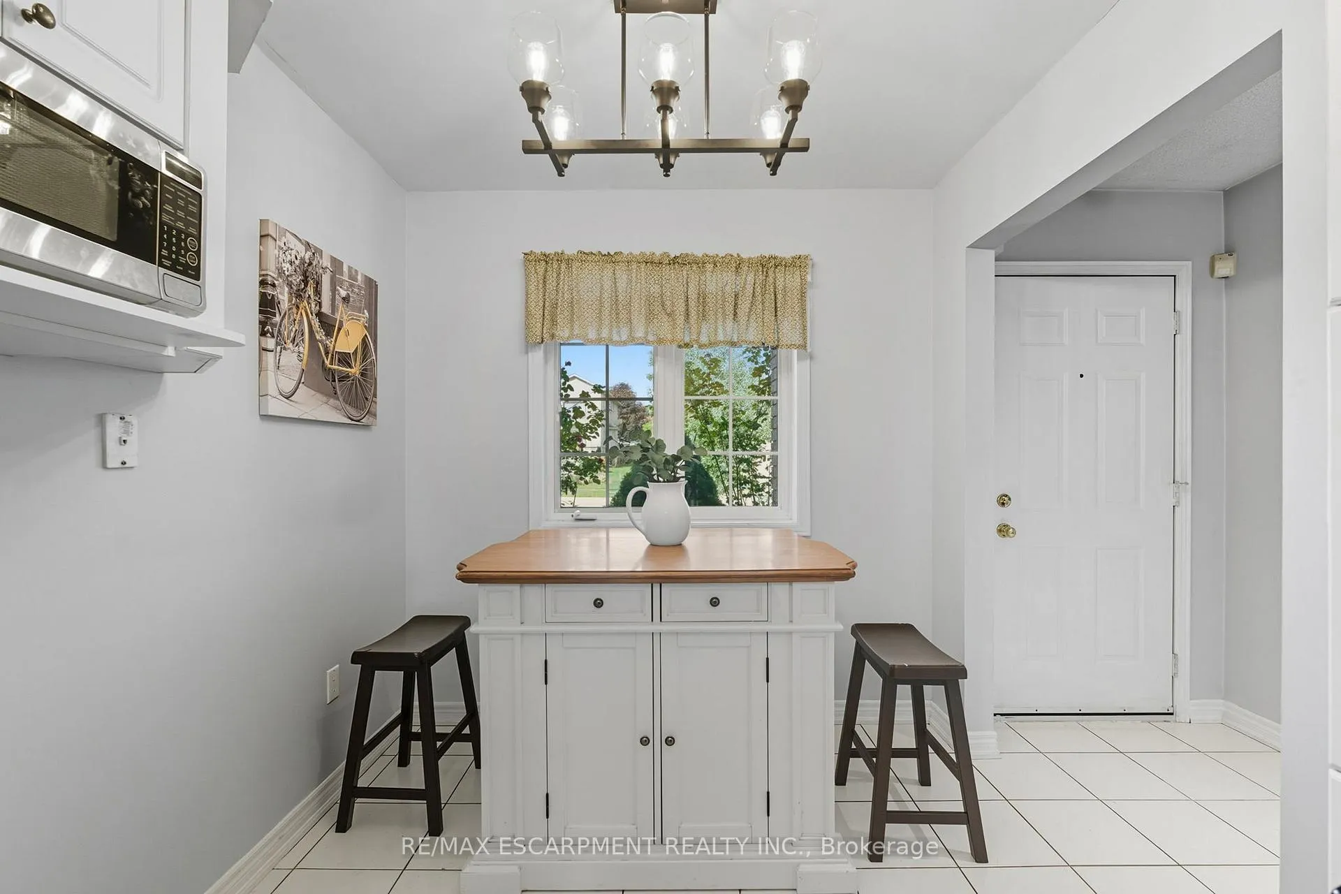 Photo 8 of 5 Chesapeake Drive, Hamilton, Waterdown — HOMEH