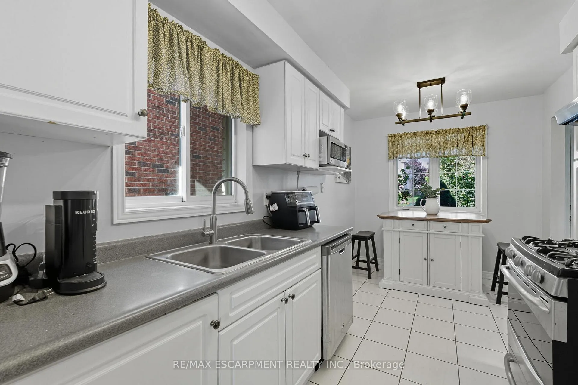 Photo 9 of 5 Chesapeake Drive, Hamilton, Waterdown — HOMEH