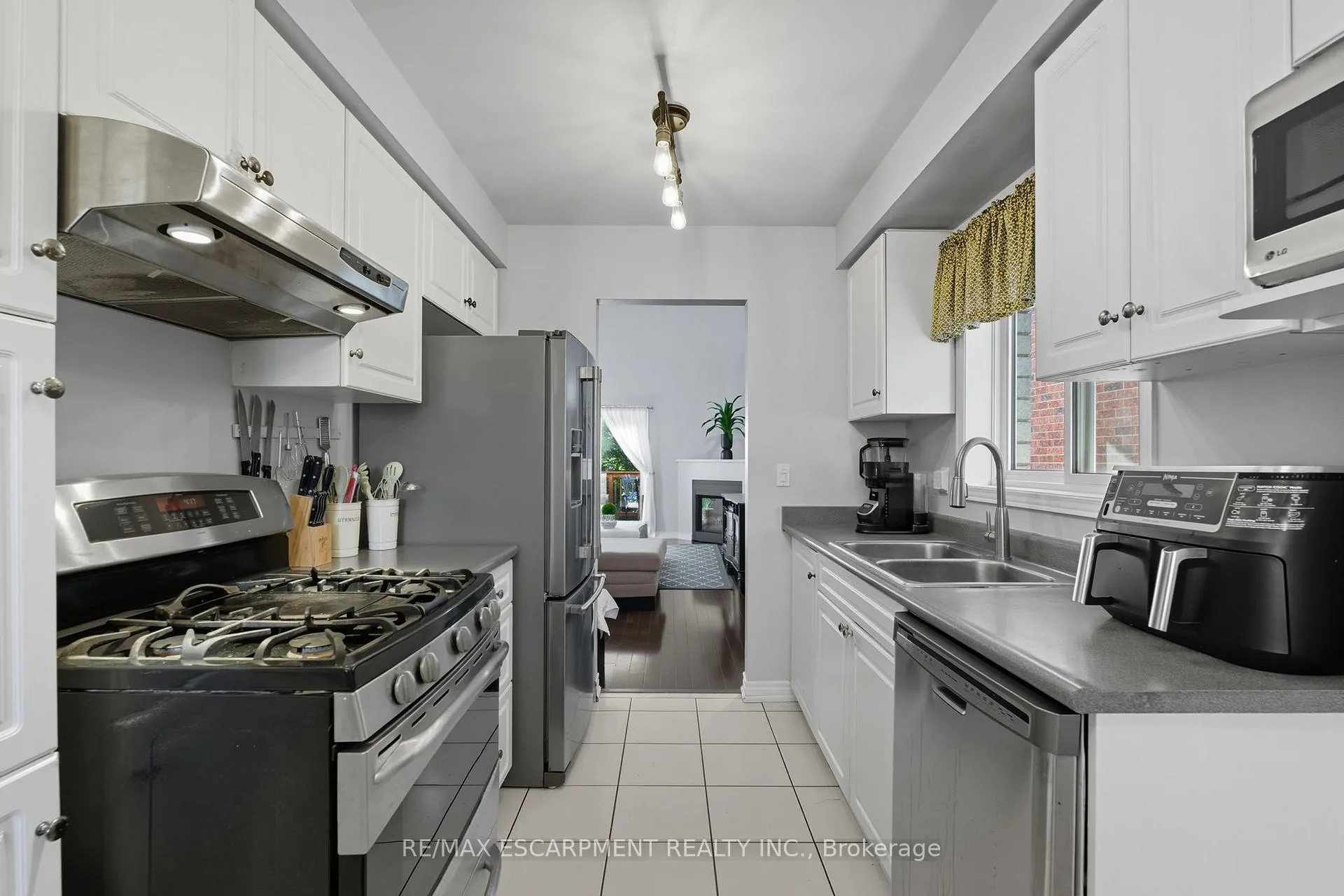 Photo 10 of 5 Chesapeake Drive, Hamilton, Waterdown — HOMEH