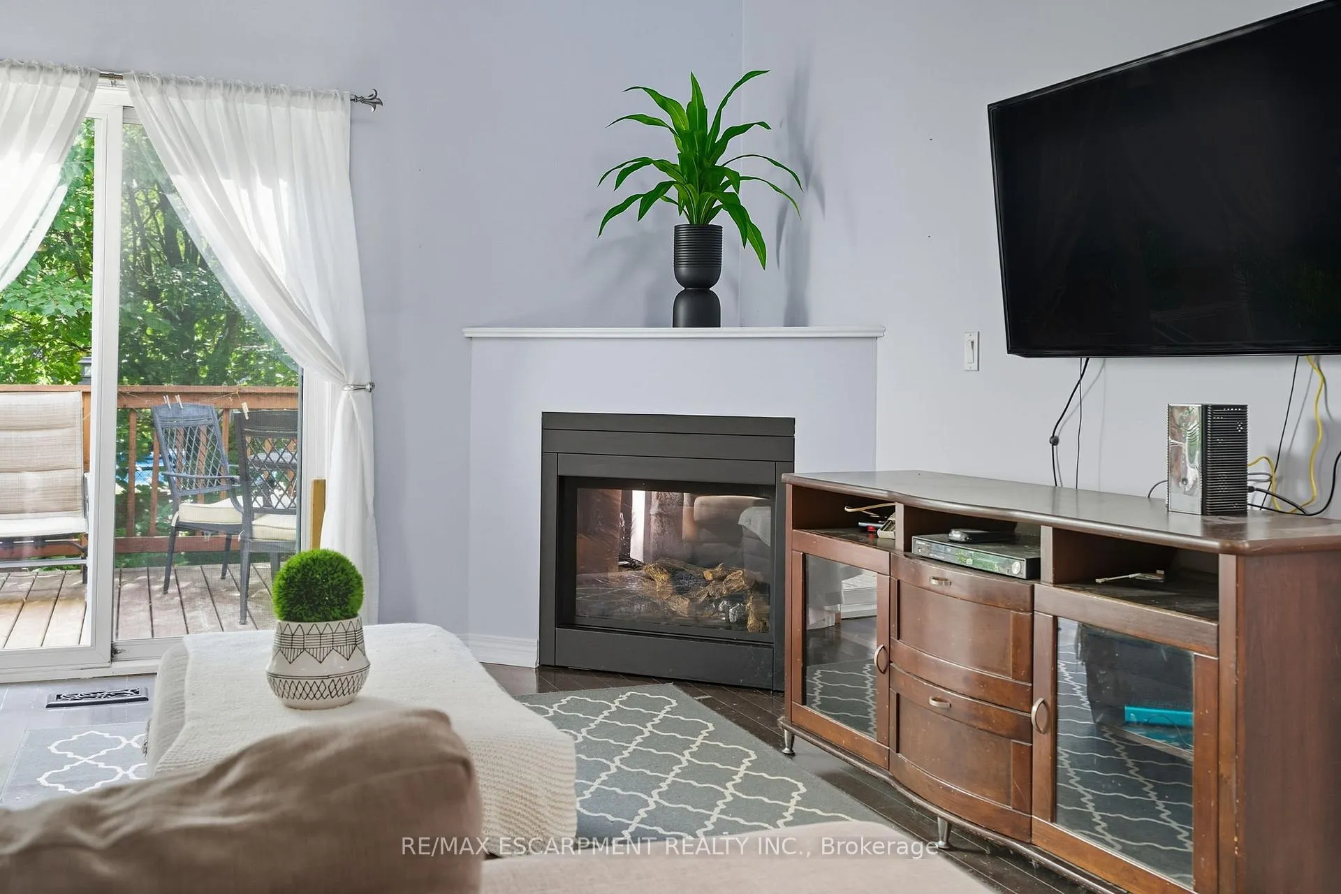 Photo 12 of 5 Chesapeake Drive, Hamilton, Waterdown — HOMEH