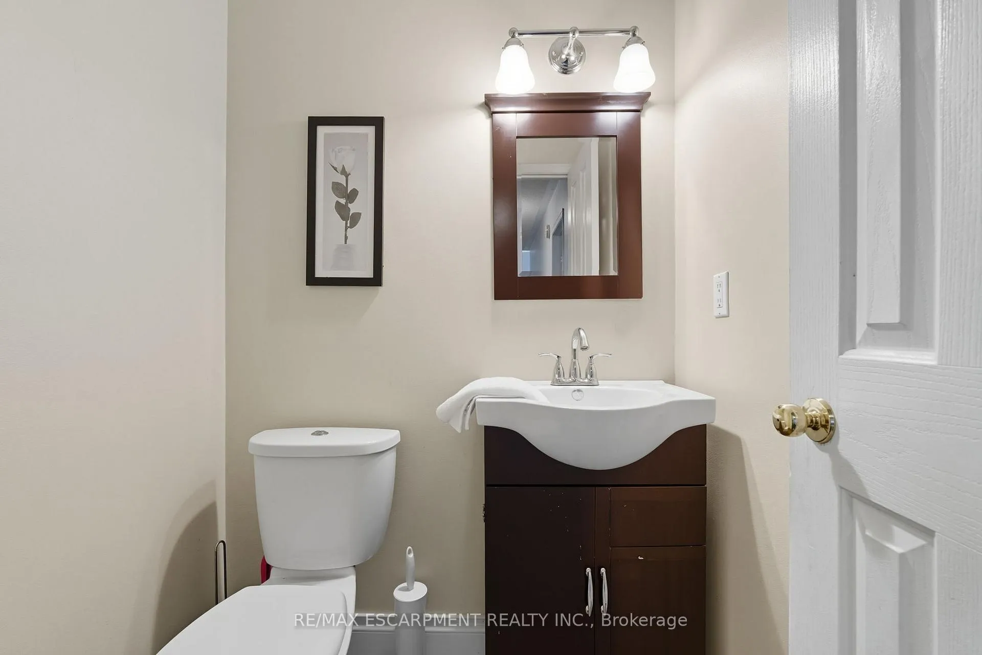 Photo 17 of 5 Chesapeake Drive, Hamilton, Waterdown — HOMEH
