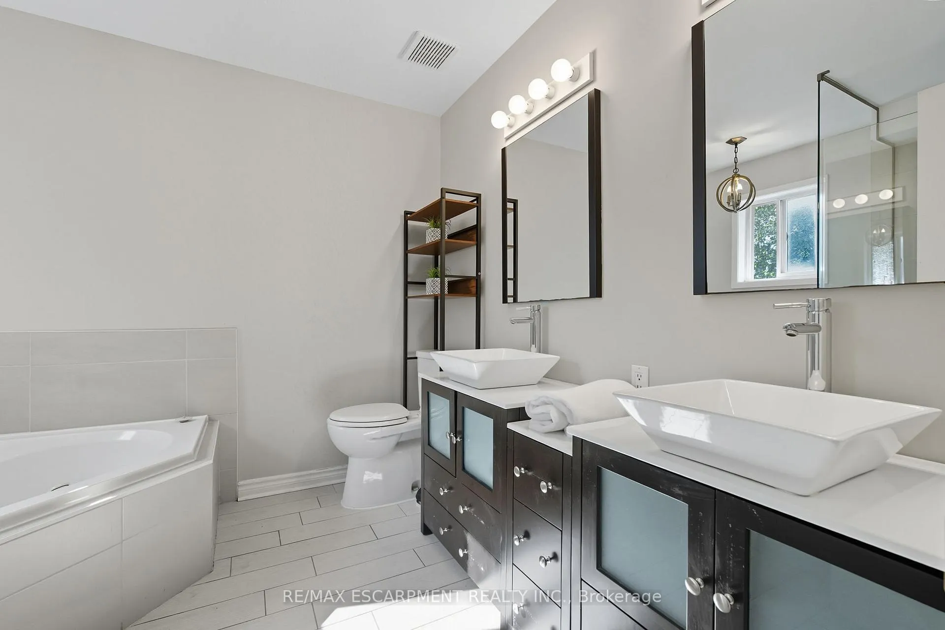 Photo 22 of 5 Chesapeake Drive, Hamilton, Waterdown — HOMEH