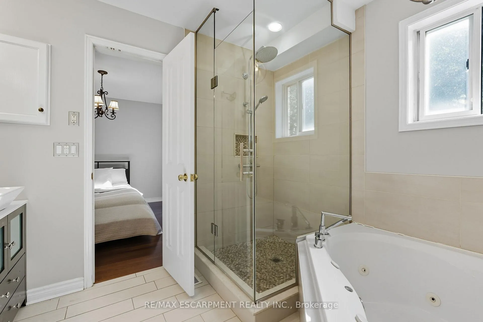 Photo 23 of 5 Chesapeake Drive, Hamilton, Waterdown — HOMEH