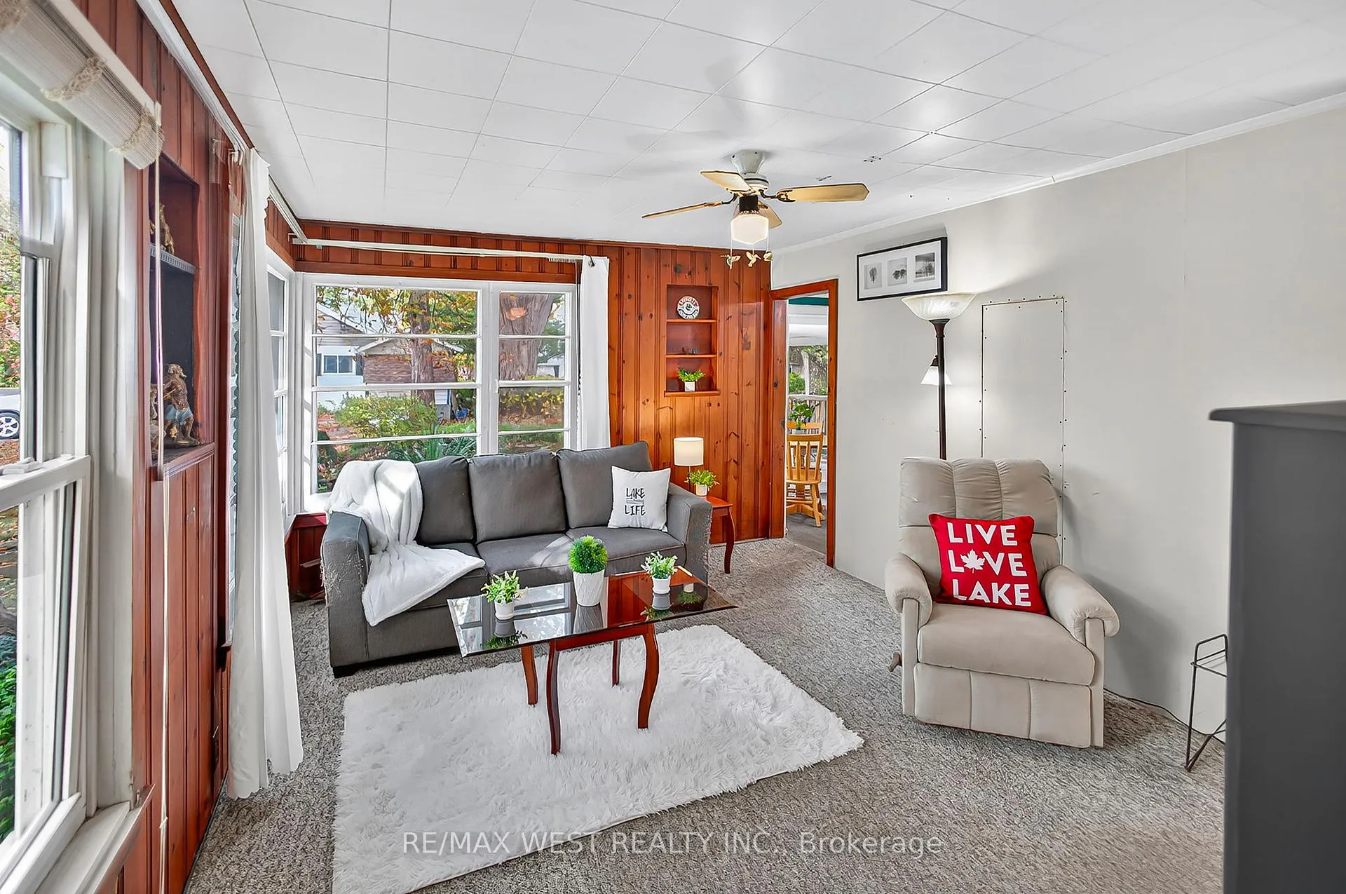 Photo 3 of 2018 Yonge Street, Sarnia — HOMEH