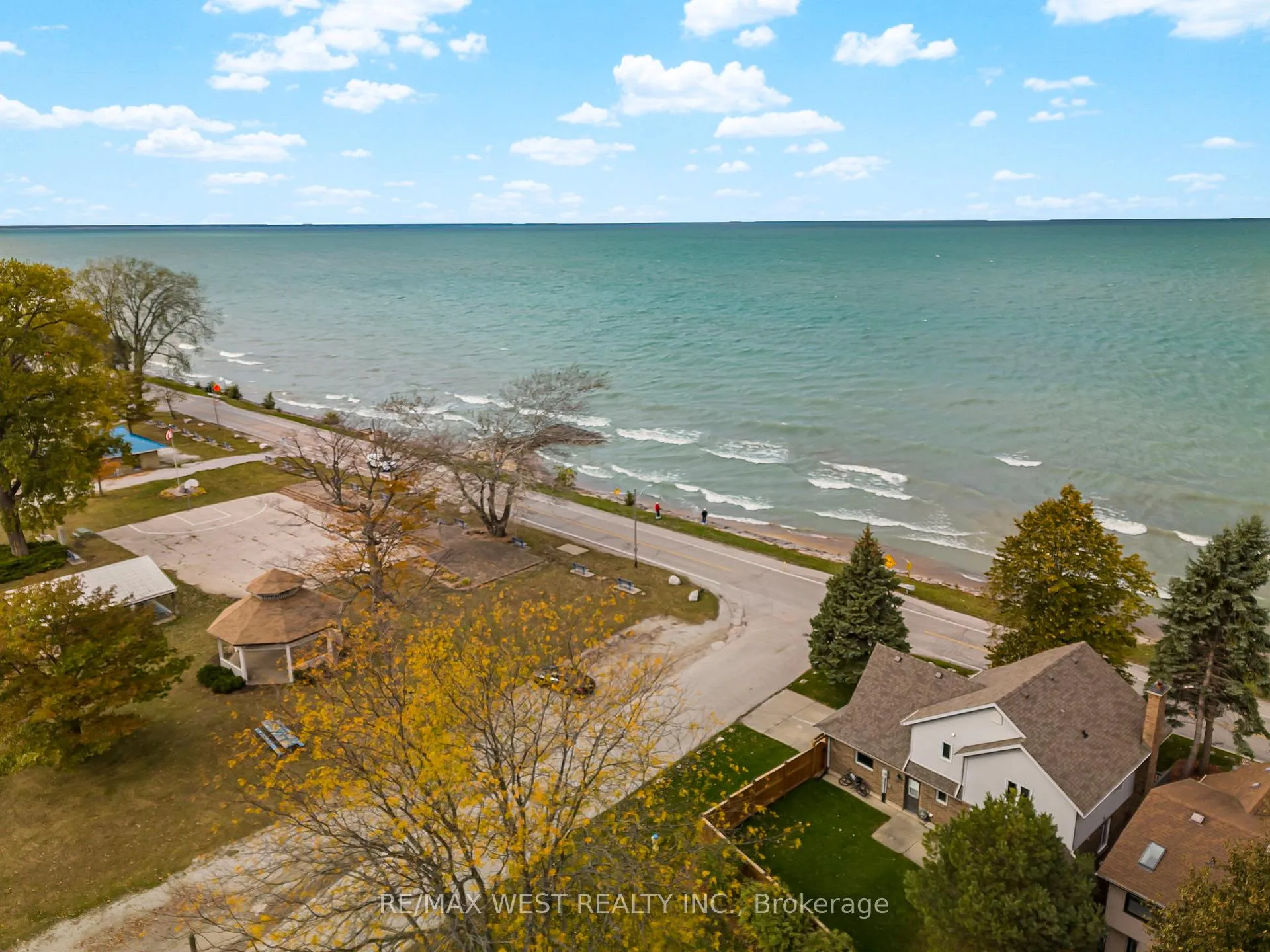 Photo 16 of 2018 Yonge Street, Sarnia — HOMEH