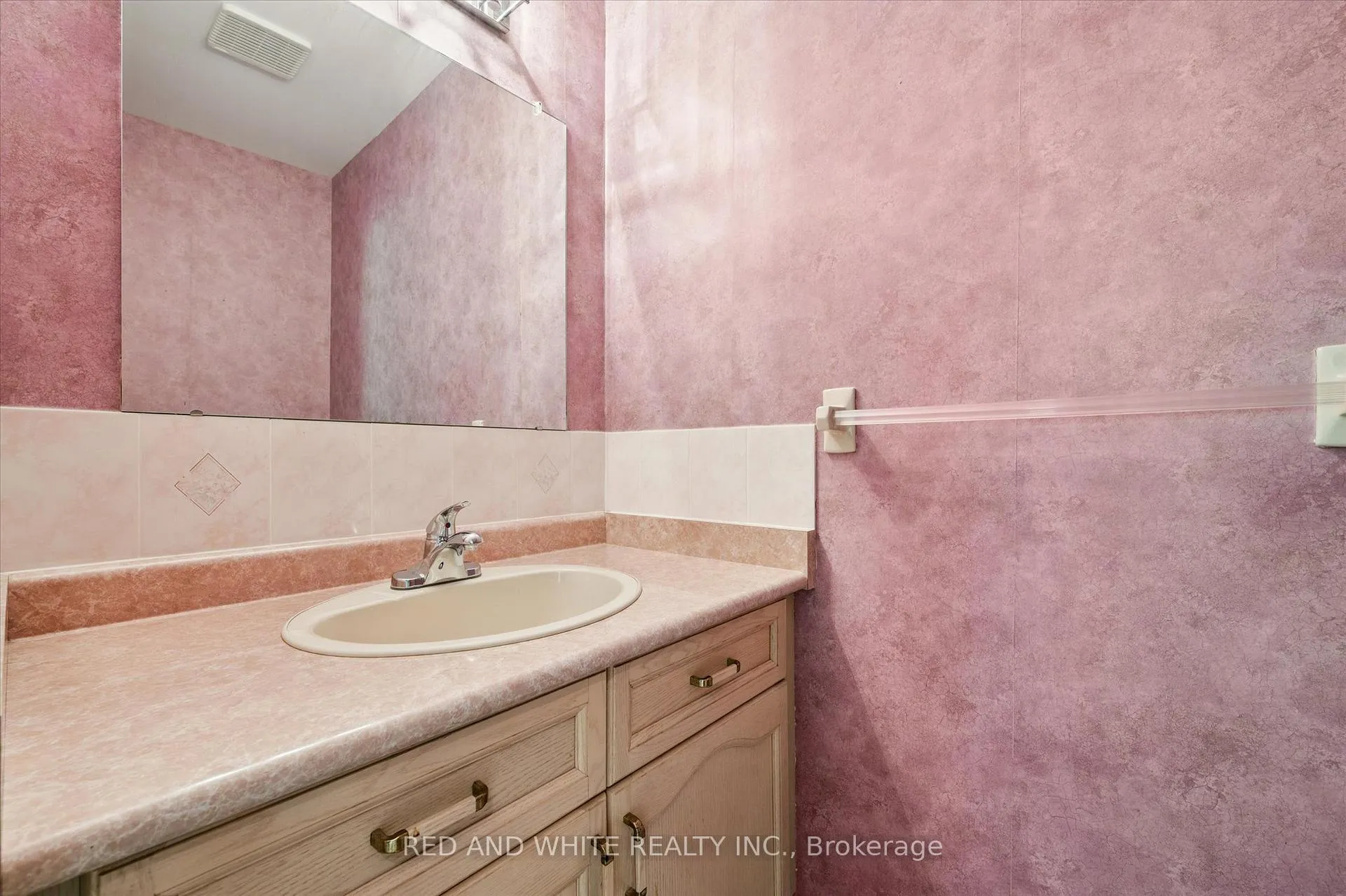 Photo 18 of 172 Mayberry Court, Waterloo — HOMEH