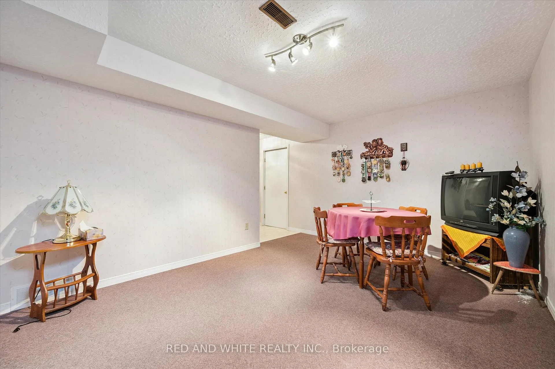 Photo 32 of 172 Mayberry Court, Waterloo — HOMEH