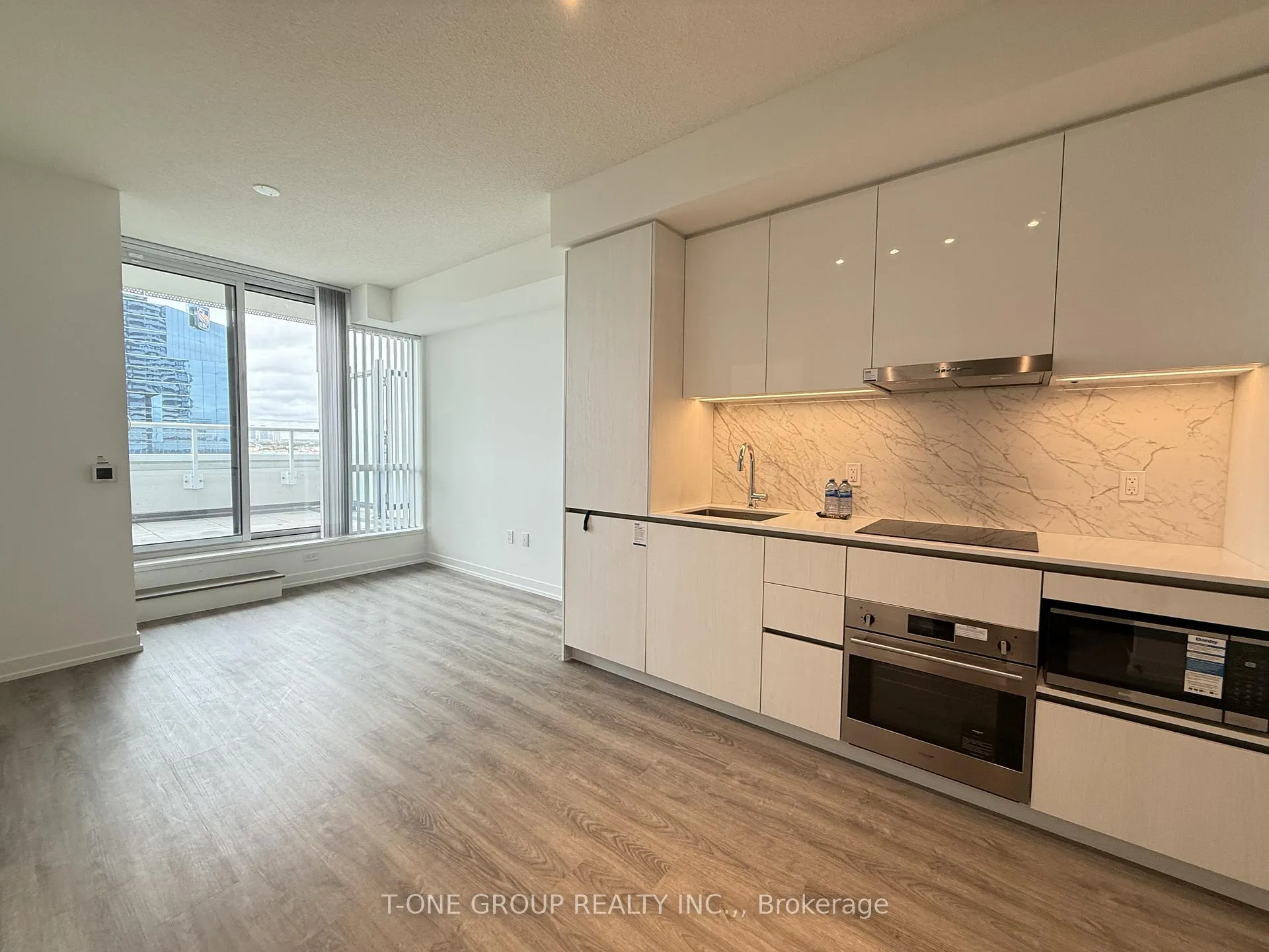 Photo 1 of Unit 503, 8 Interchange Way, Vaughan, Vaughan Corporate Centre — HOMEH