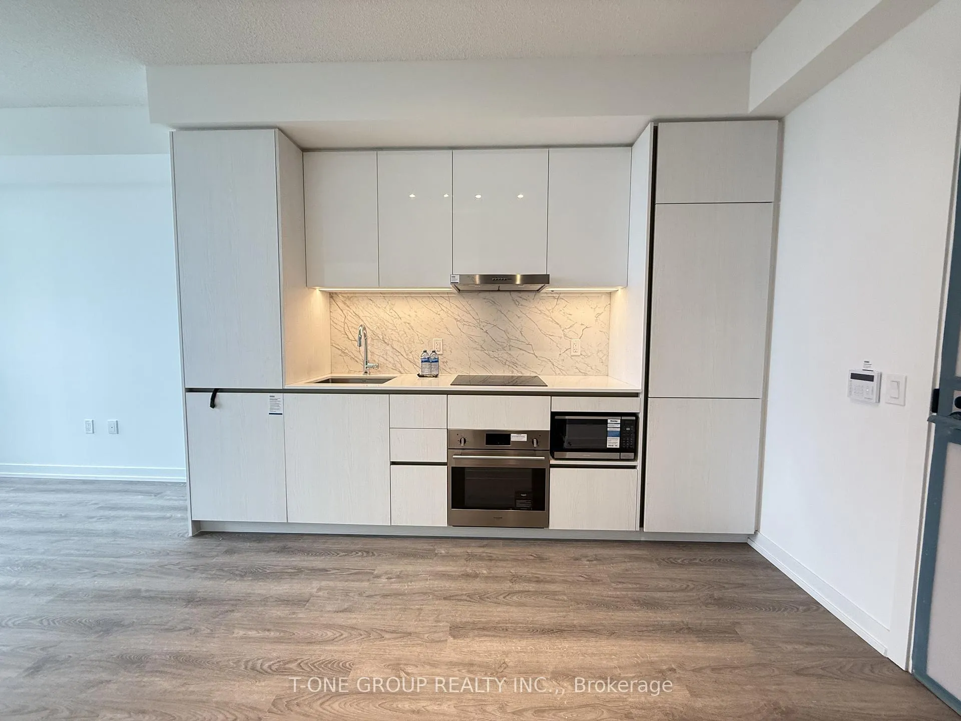 Photo 2 of Unit 503, 8 Interchange Way, Vaughan, Vaughan Corporate Centre — HOMEH