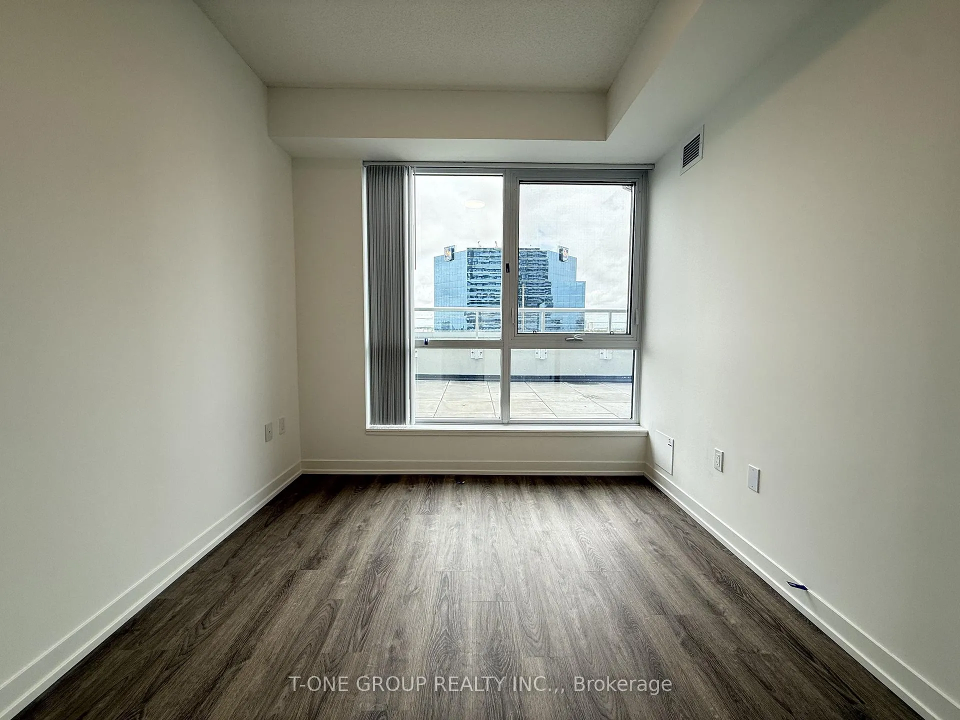 Photo 5 of Unit 503, 8 Interchange Way, Vaughan, Vaughan Corporate Centre — HOMEH