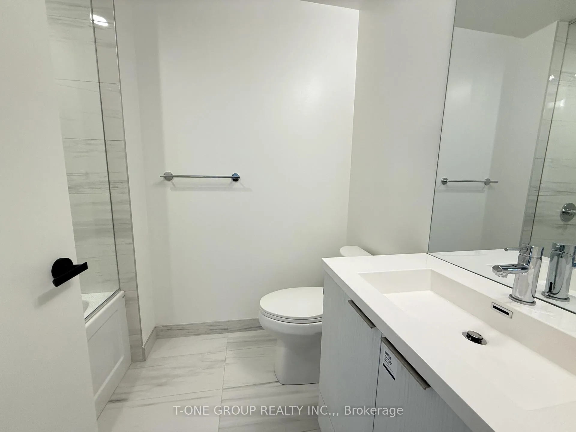 Photo 6 of Unit 503, 8 Interchange Way, Vaughan, Vaughan Corporate Centre — HOMEH