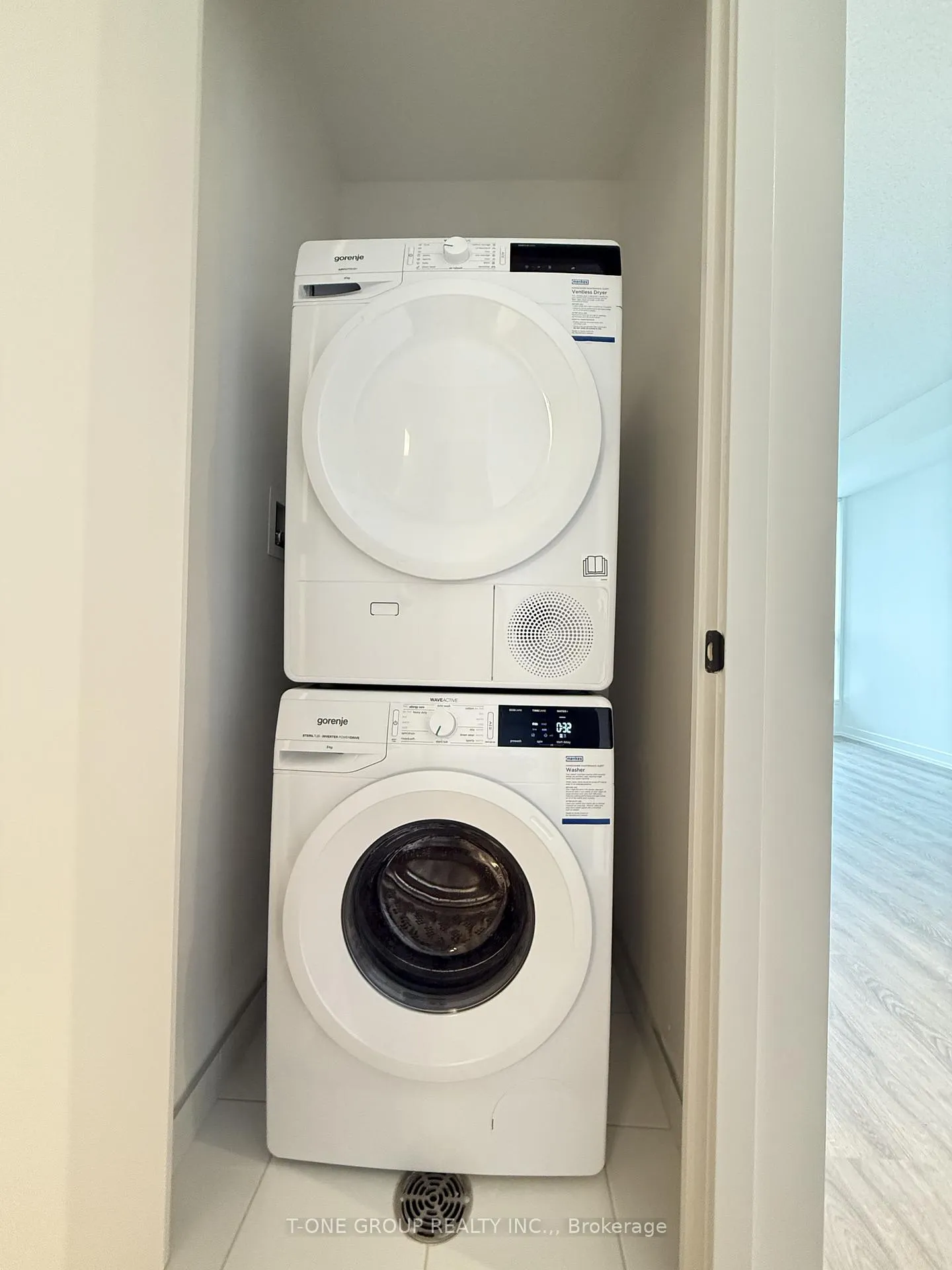 Photo 8 of Unit 503, 8 Interchange Way, Vaughan, Vaughan Corporate Centre — HOMEH