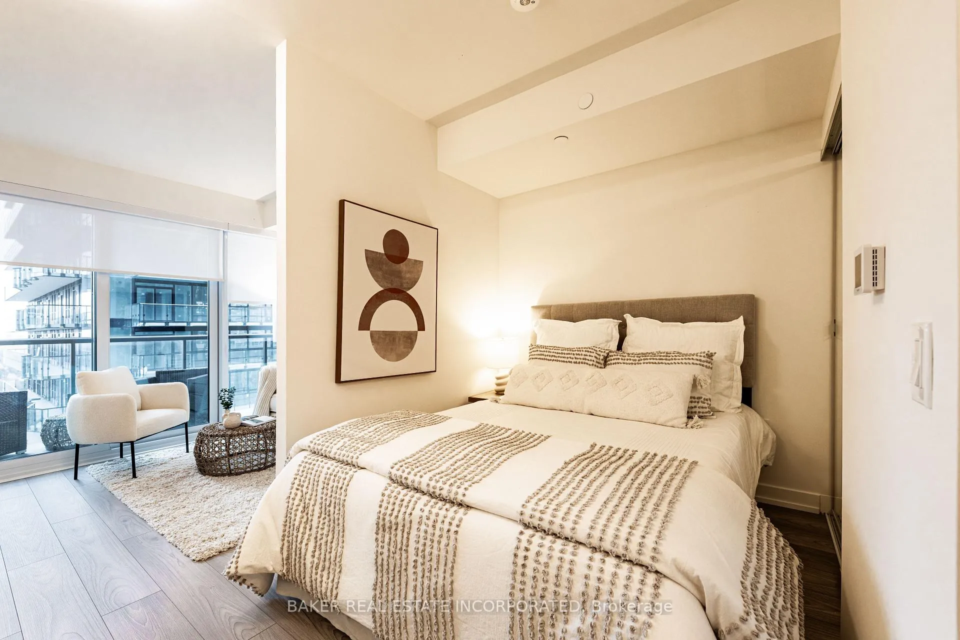 Photo 5 of Unit 512, 223 Redpath Avenue, Toronto, Mount Pleasant West — HOMEH