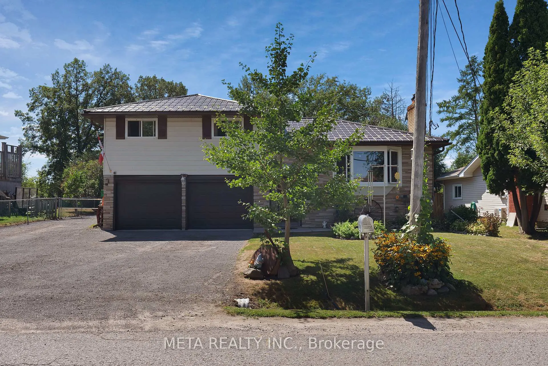 Front of 520 Duclos Point Road