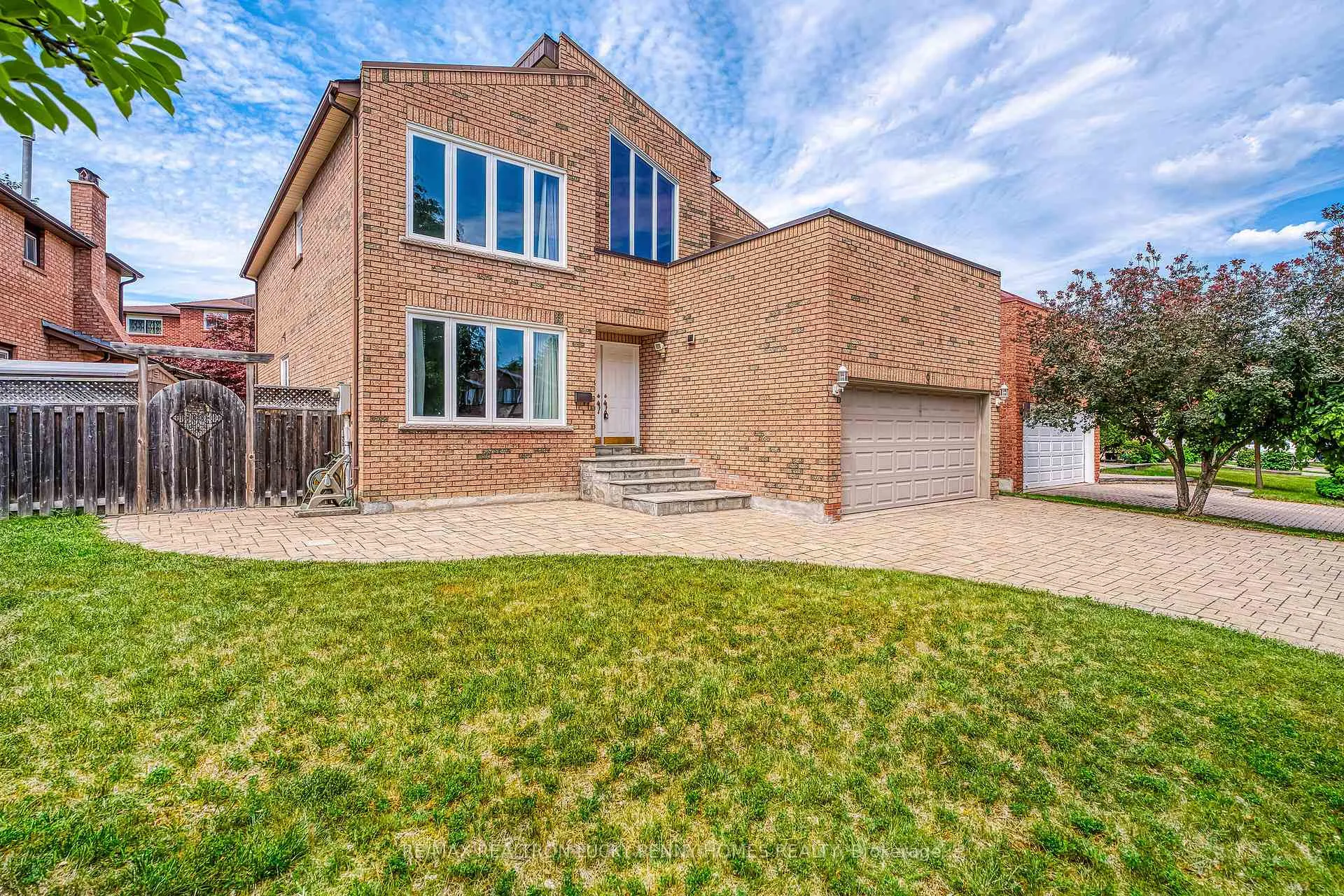 Photo 2 of 9 Coledale Road, Markham, Unionville — HOMEH