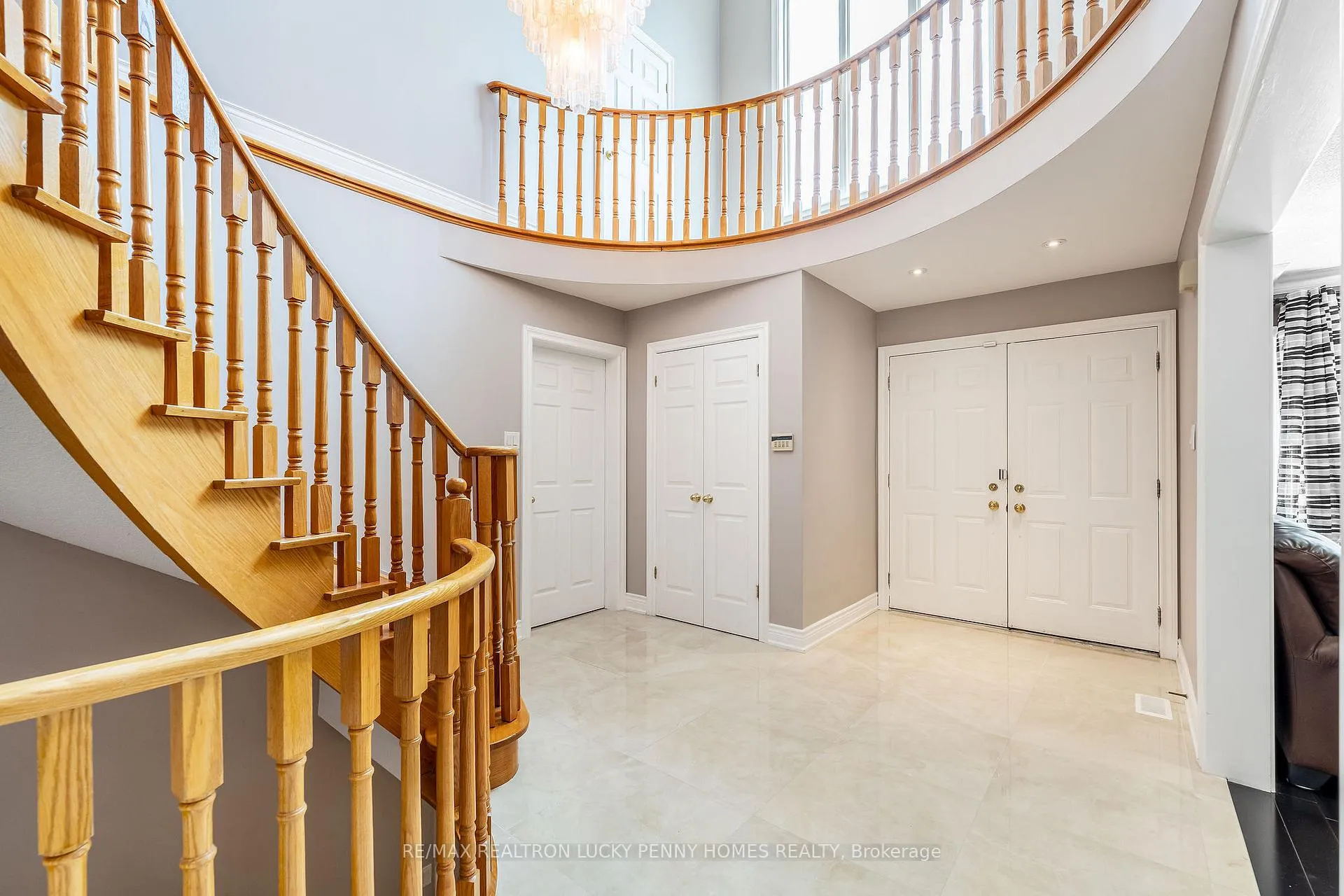 Photo 3 of 9 Coledale Road, Markham, Unionville — HOMEH