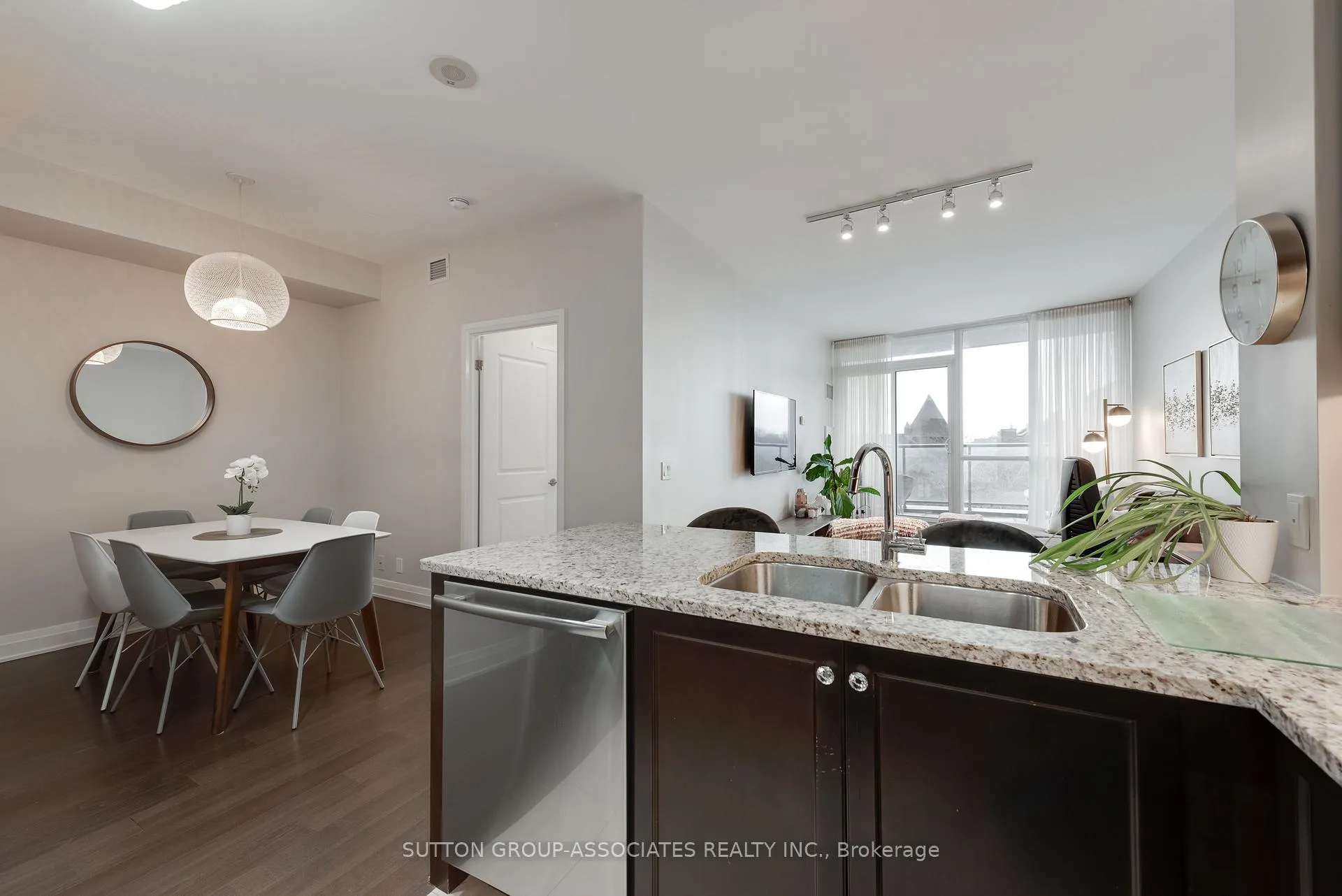 Photo 9 of Unit 401, 530 St Clair Avenue, Toronto, Humewood-Cedarvale — HOMEH