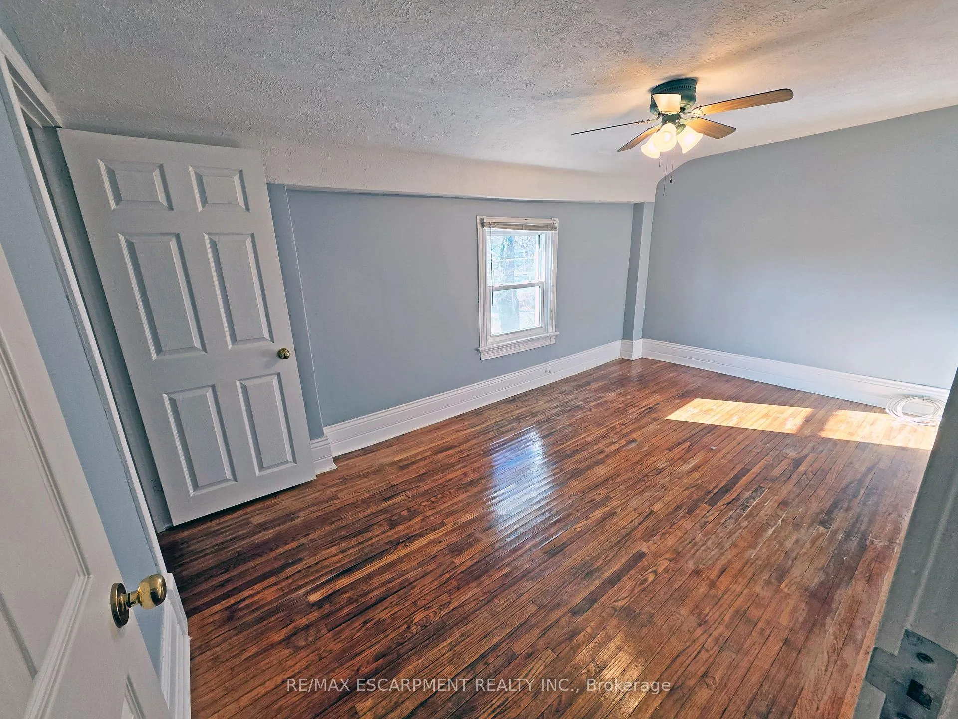 Photo 214 of 205 Main Street E, Grimsby, Grimsby East — HOMEH