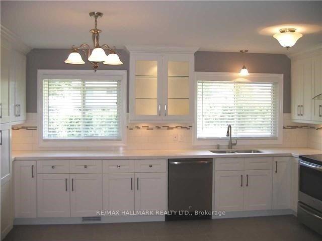 Photo 7 of 572 Arlington Boulevard, Burlington, Roseland — HOMEH