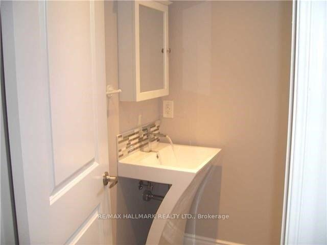 Photo 13 of 572 Arlington Boulevard, Burlington, Roseland — HOMEH