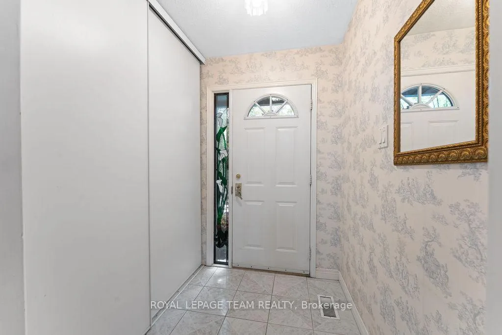 Photo 4 of 2684 Violet Street, Ottawa, Britannia — HOMEH