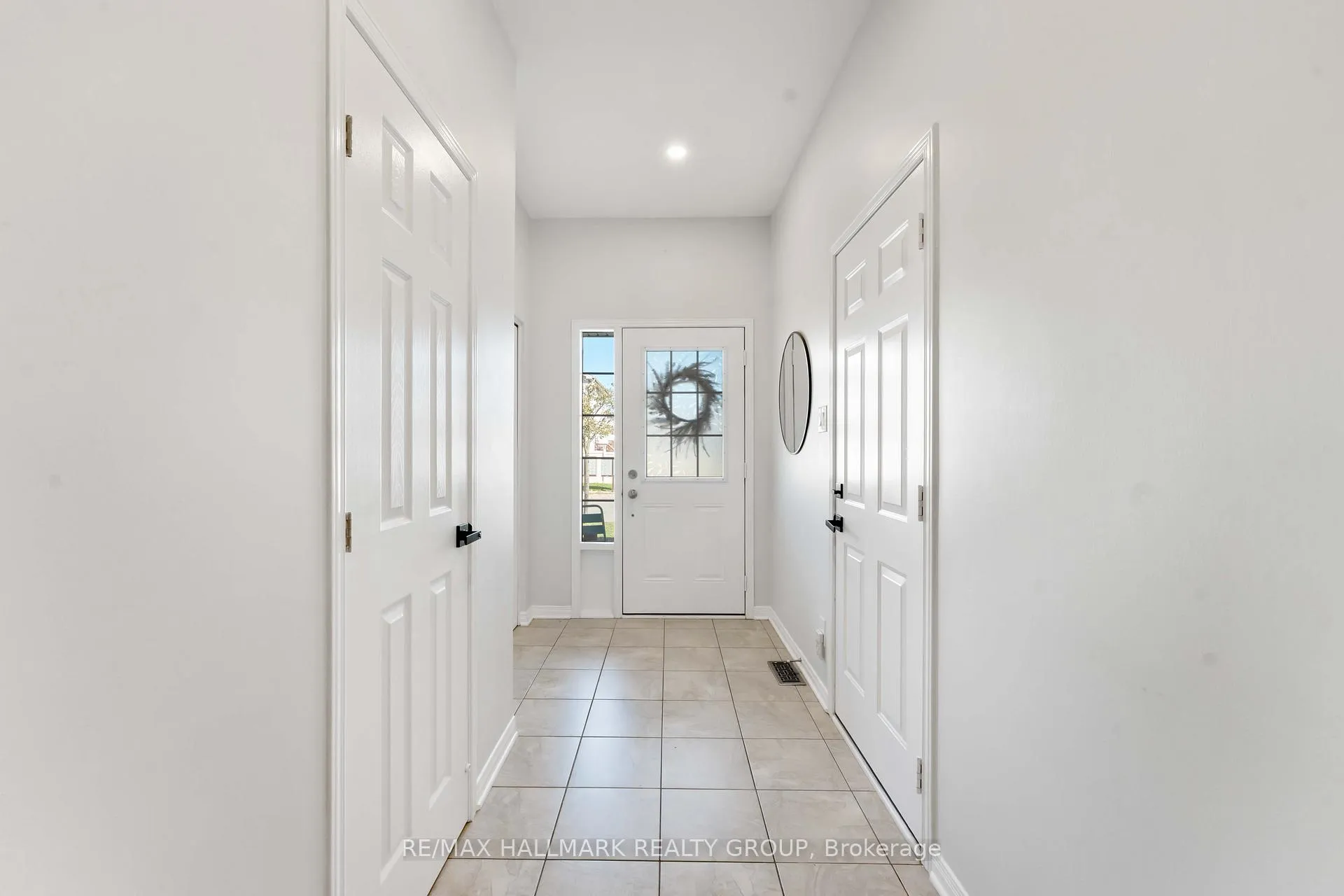 Photo 2 of 104 Esterbrook Drive, Ottawa, Mer Bleue/Bradley Estates/Anderson Park — HOMEH