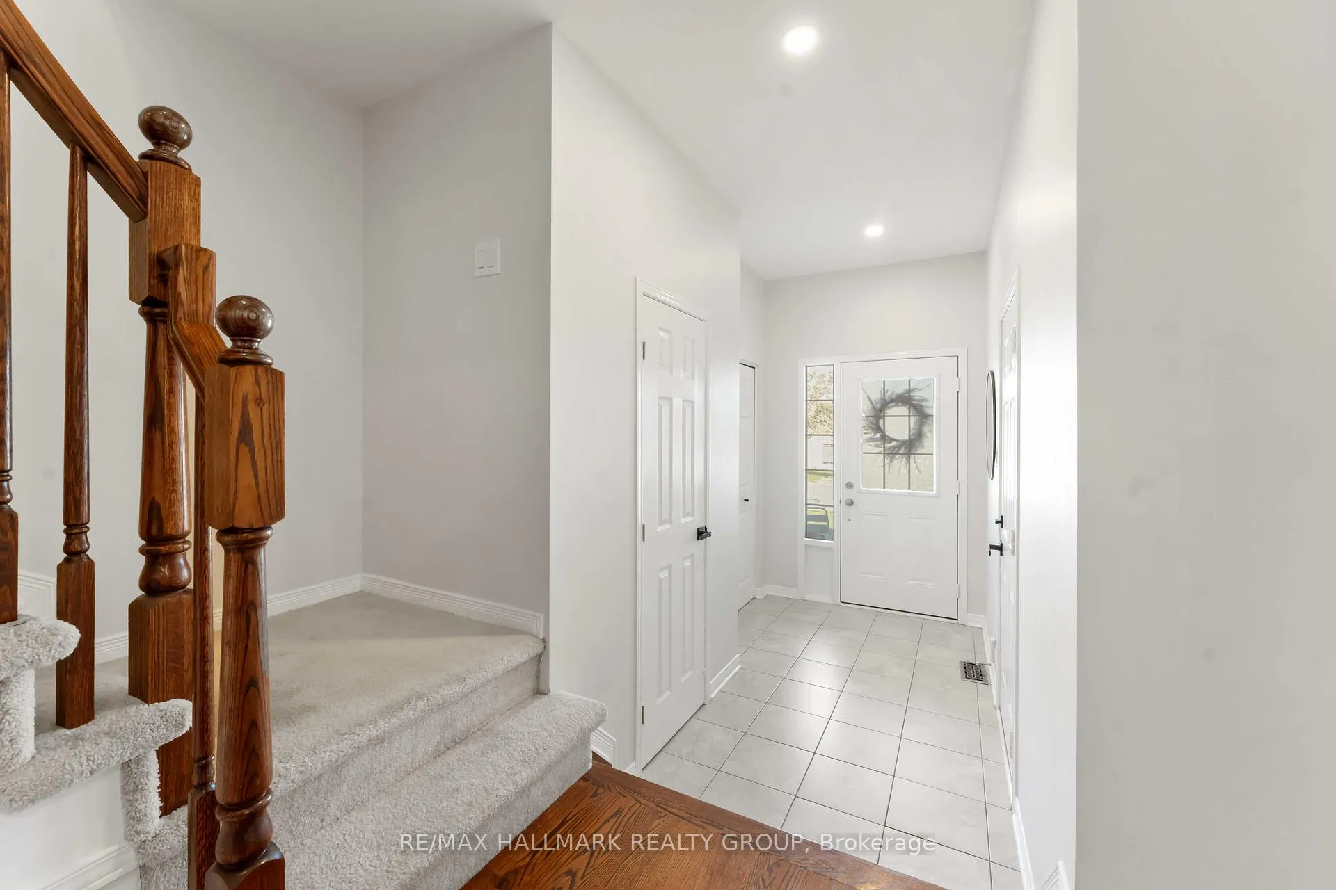 Photo 4 of 104 Esterbrook Drive, Ottawa, Mer Bleue/Bradley Estates/Anderson Park — HOMEH