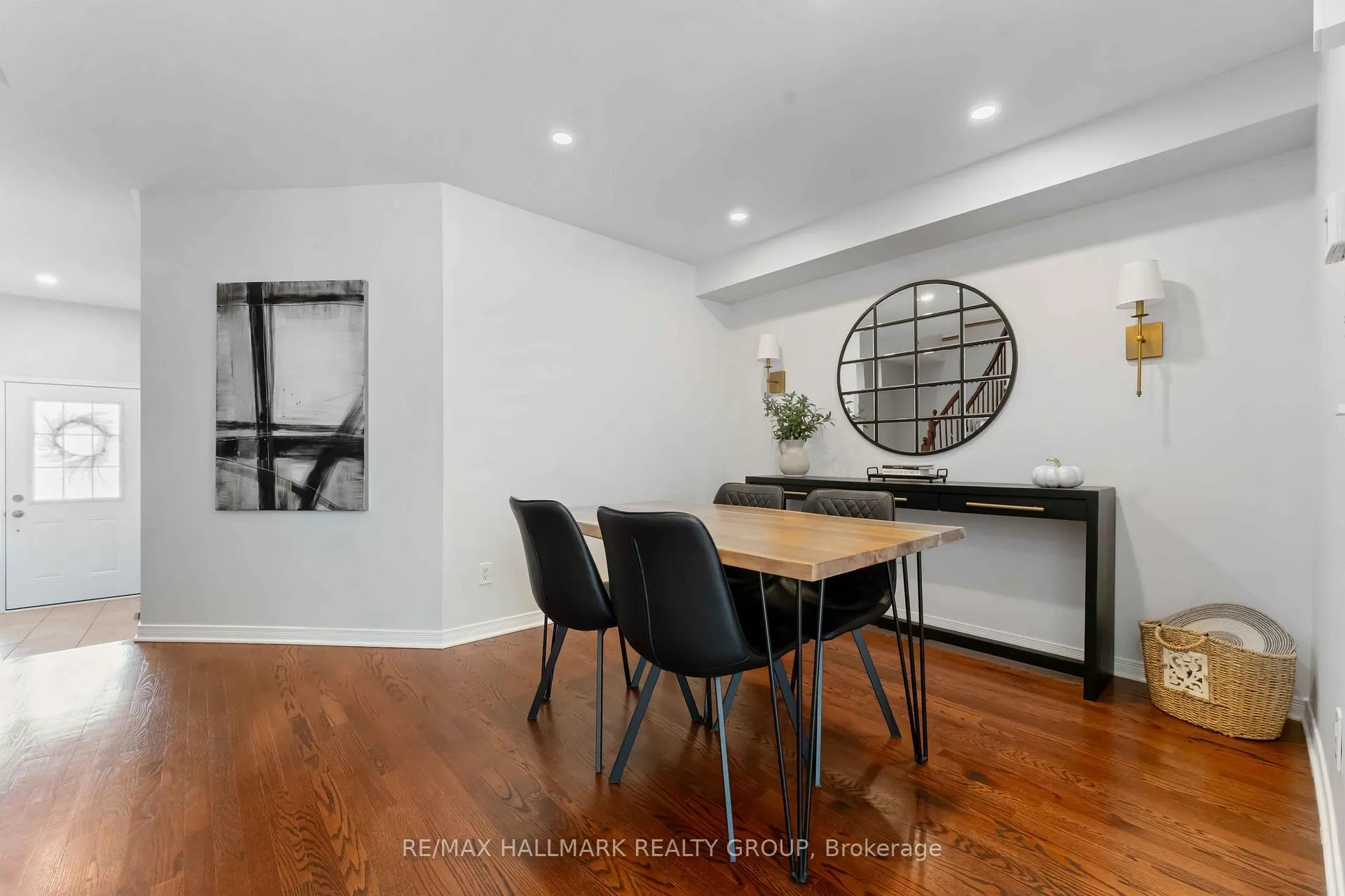 Photo 8 of 104 Esterbrook Drive, Ottawa, Mer Bleue/Bradley Estates/Anderson Park — HOMEH