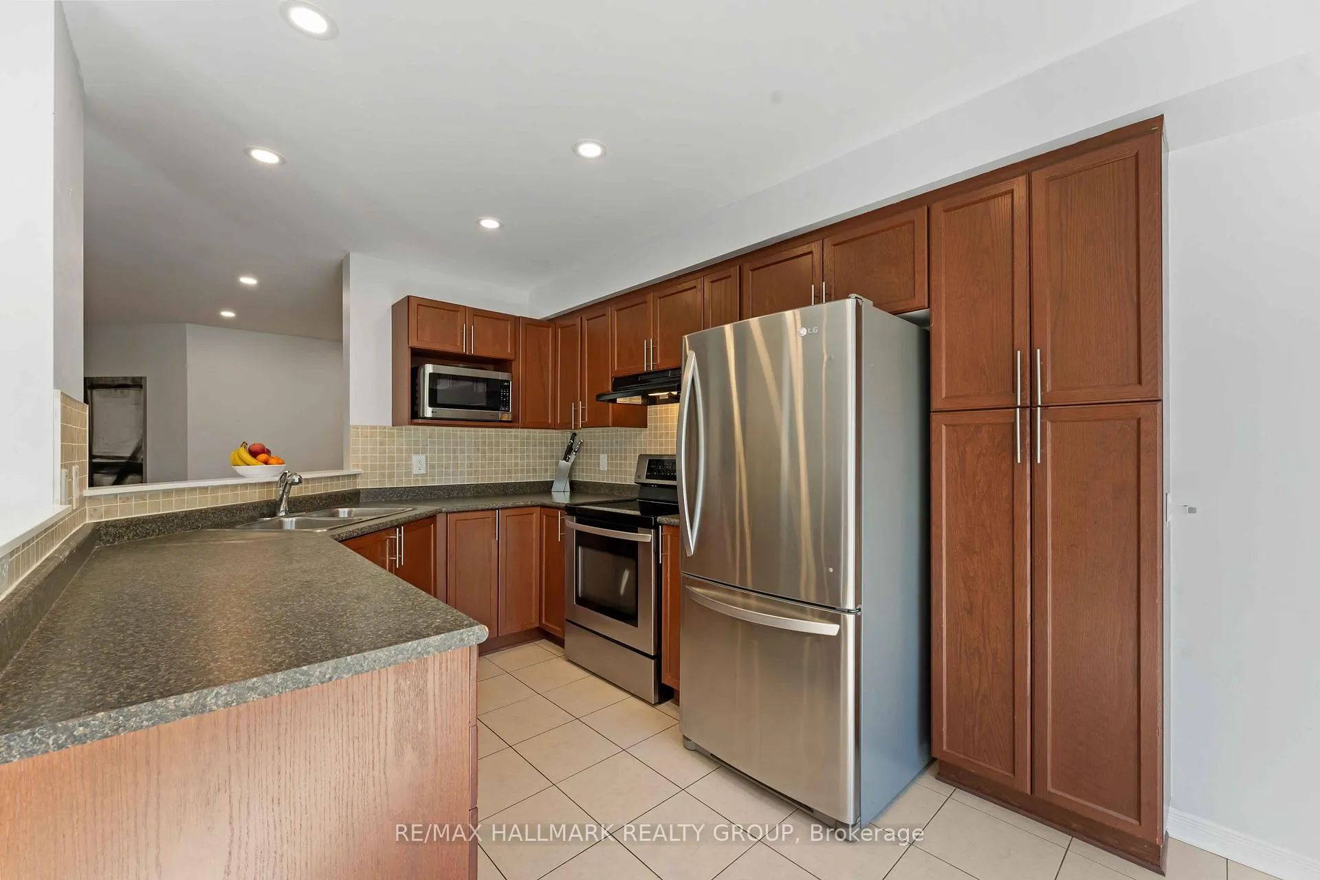 Photo 12 of 104 Esterbrook Drive, Ottawa, Mer Bleue/Bradley Estates/Anderson Park — HOMEH