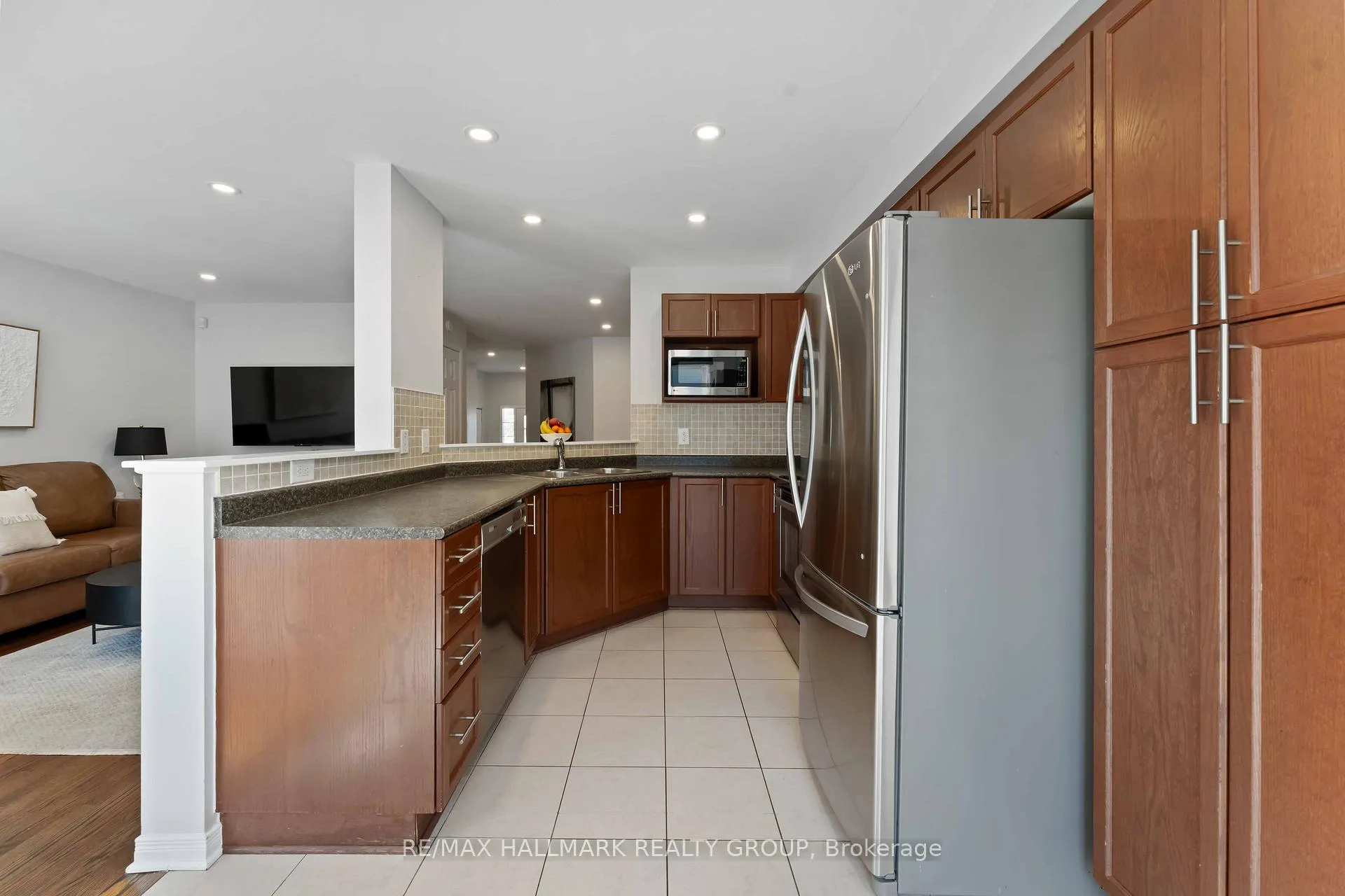 Photo 13 of 104 Esterbrook Drive, Ottawa, Mer Bleue/Bradley Estates/Anderson Park — HOMEH