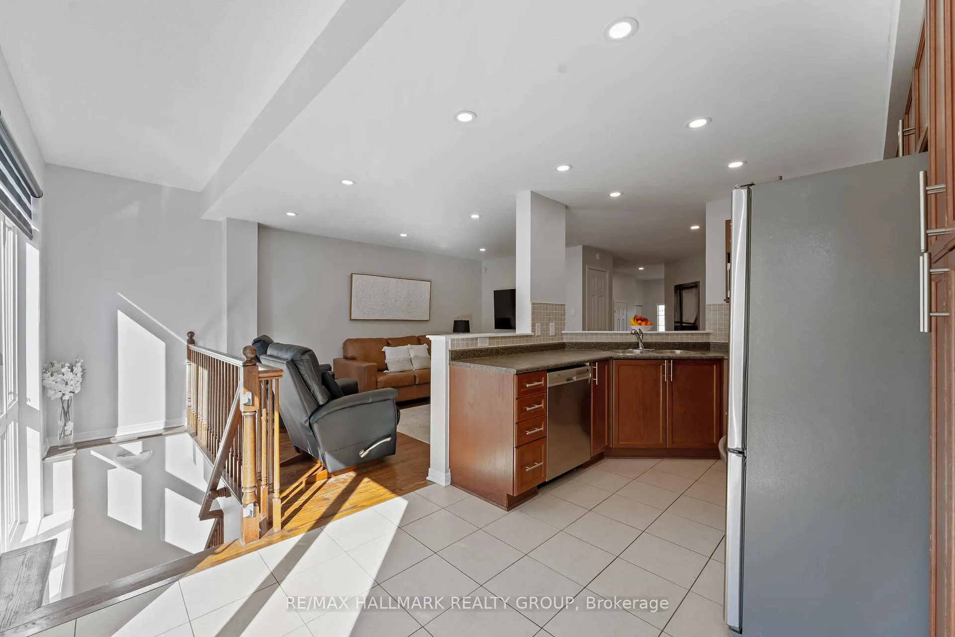 Photo 14 of 104 Esterbrook Drive, Ottawa, Mer Bleue/Bradley Estates/Anderson Park — HOMEH