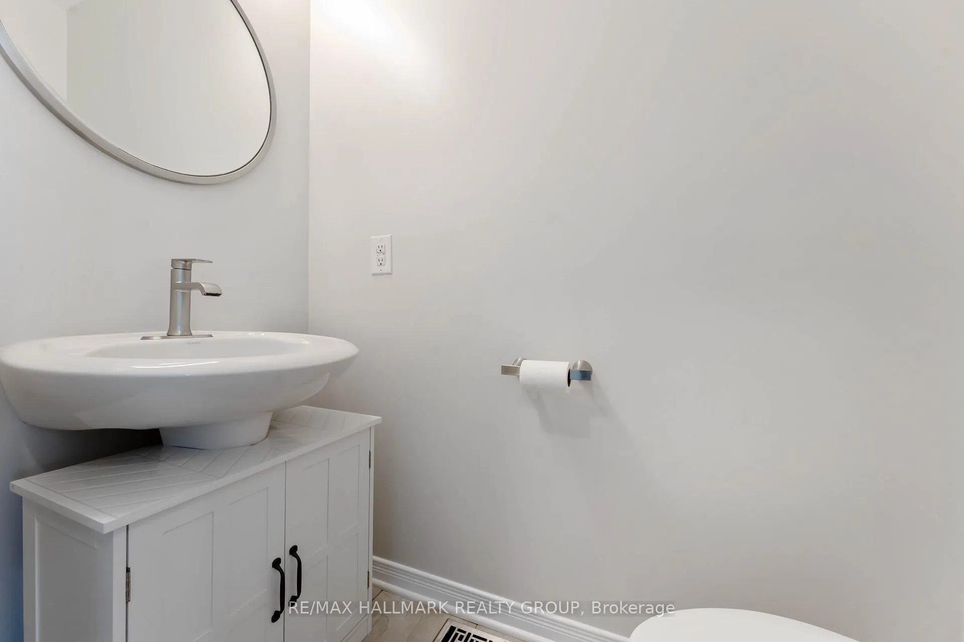 Photo 16 of 104 Esterbrook Drive, Ottawa, Mer Bleue/Bradley Estates/Anderson Park — HOMEH