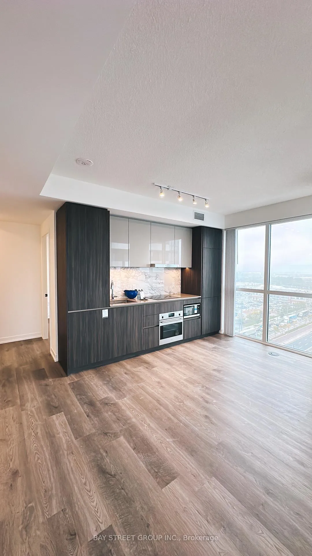 Photo 3 of Unit 1709, 8 Interchange Way, Vaughan, Vaughan Corporate Centre — HOMEH