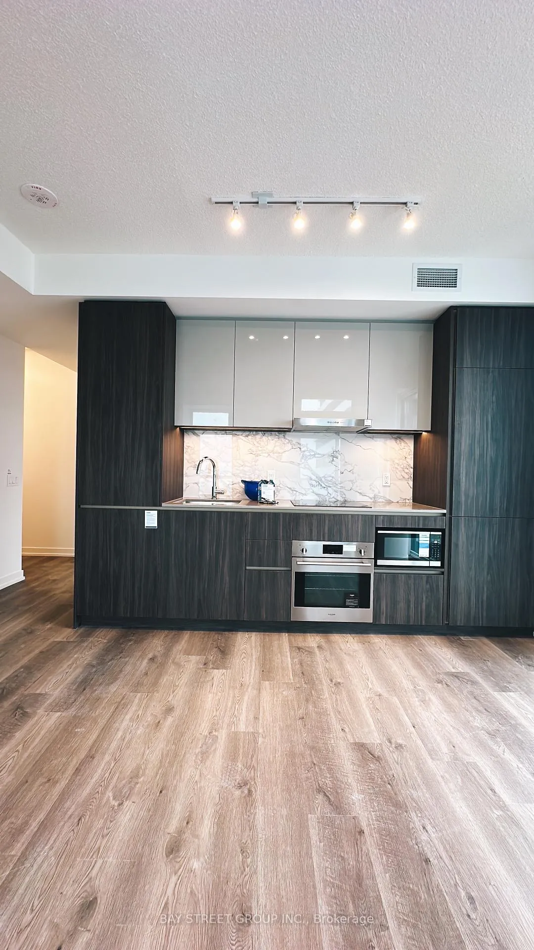 Photo 4 of Unit 1709, 8 Interchange Way, Vaughan, Vaughan Corporate Centre — HOMEH