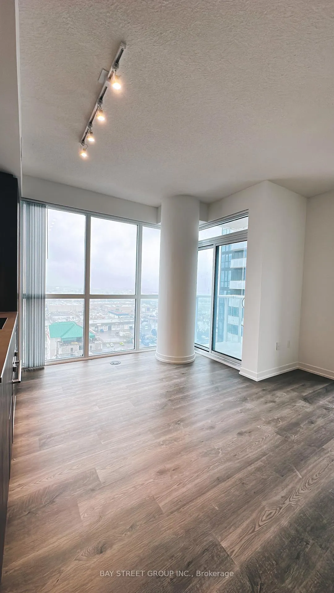 Photo 5 of Unit 1709, 8 Interchange Way, Vaughan, Vaughan Corporate Centre — HOMEH