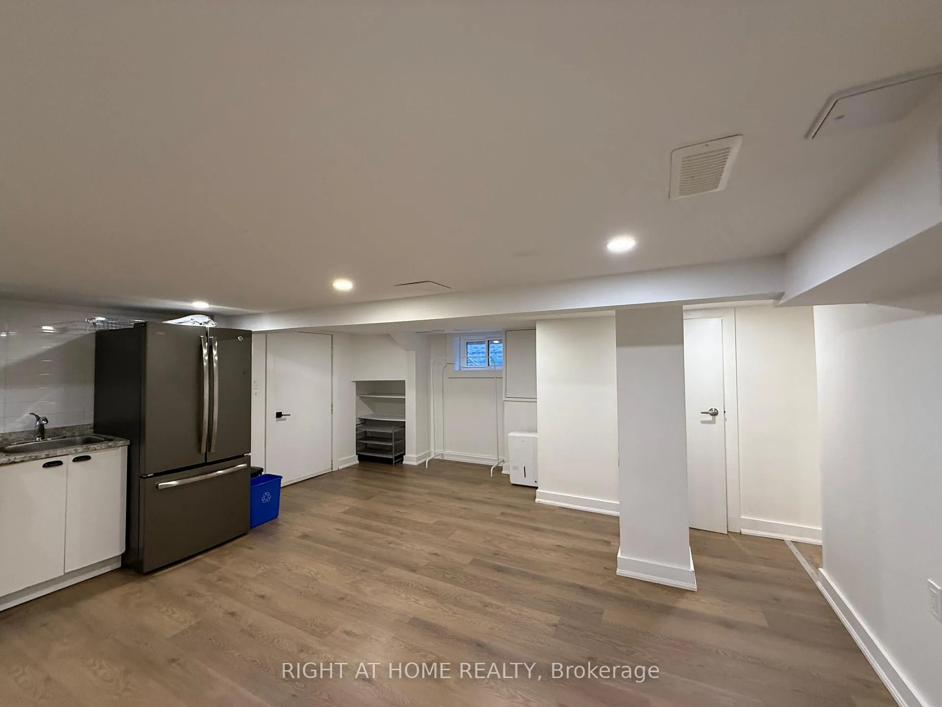 Photo 3 of Unit Lower, 22 Glenside Avenue, Toronto, Greenwood-Coxwell — HOMEH