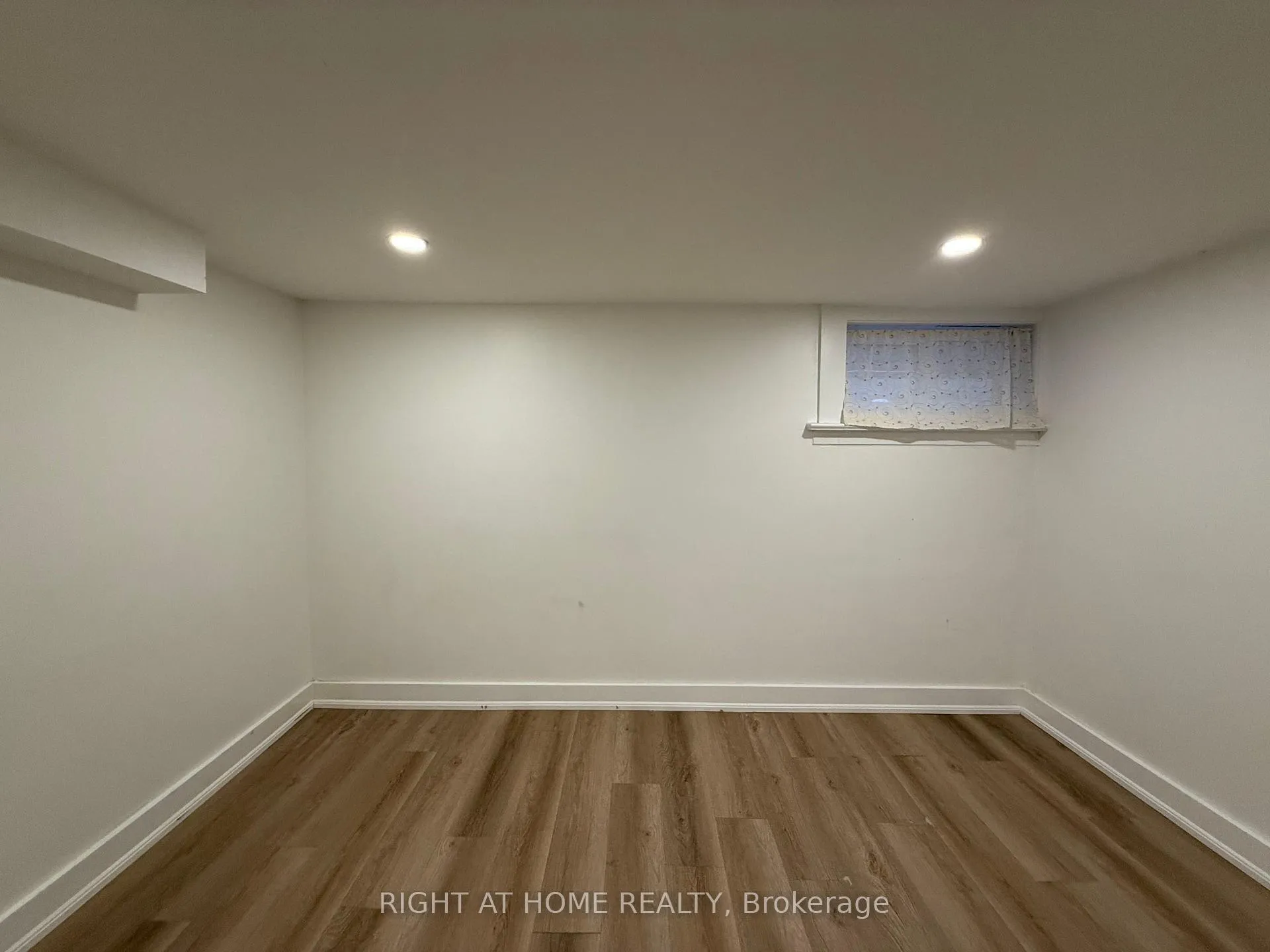 Photo 7 of Unit Lower, 22 Glenside Avenue, Toronto, Greenwood-Coxwell — HOMEH