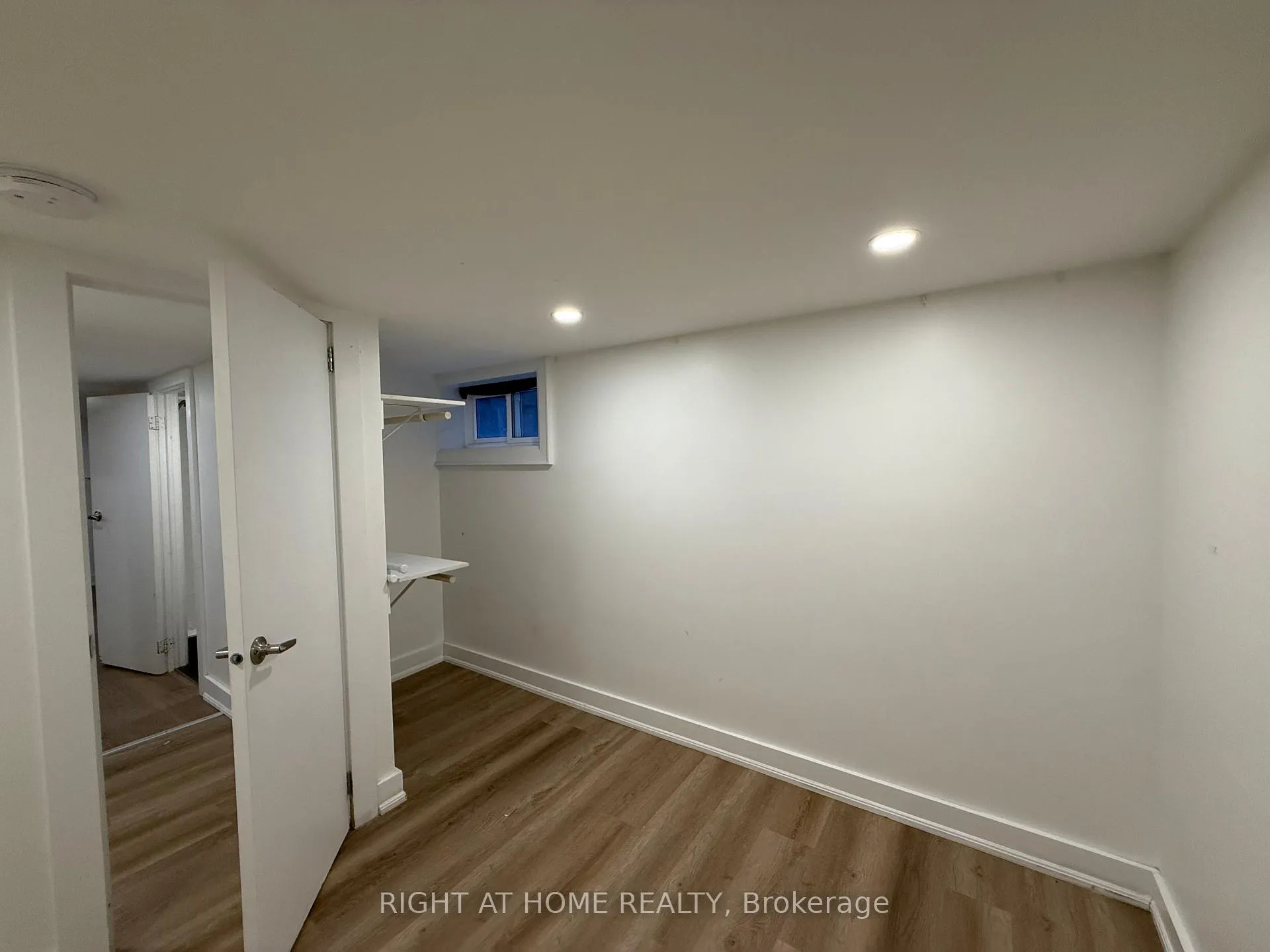 Photo 10 of Unit Lower, 22 Glenside Avenue, Toronto, Greenwood-Coxwell — HOMEH