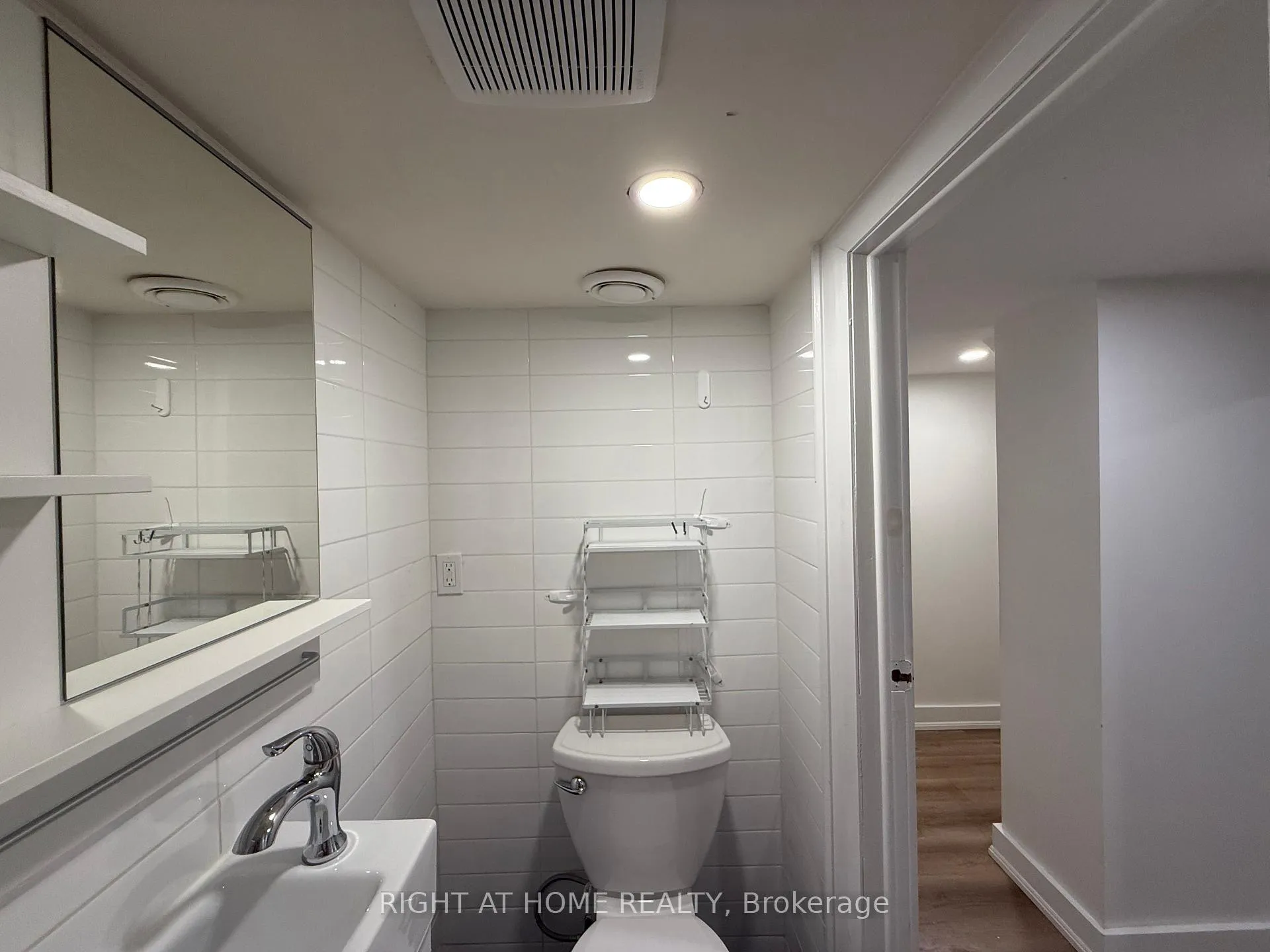 Photo 11 of Unit Lower, 22 Glenside Avenue, Toronto, Greenwood-Coxwell — HOMEH