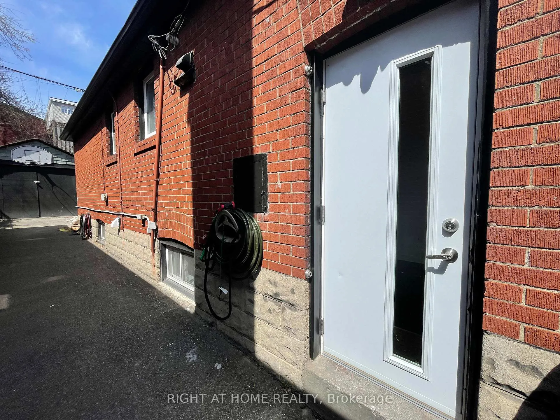 Photo 13 of Unit Lower, 22 Glenside Avenue, Toronto, Greenwood-Coxwell — HOMEH