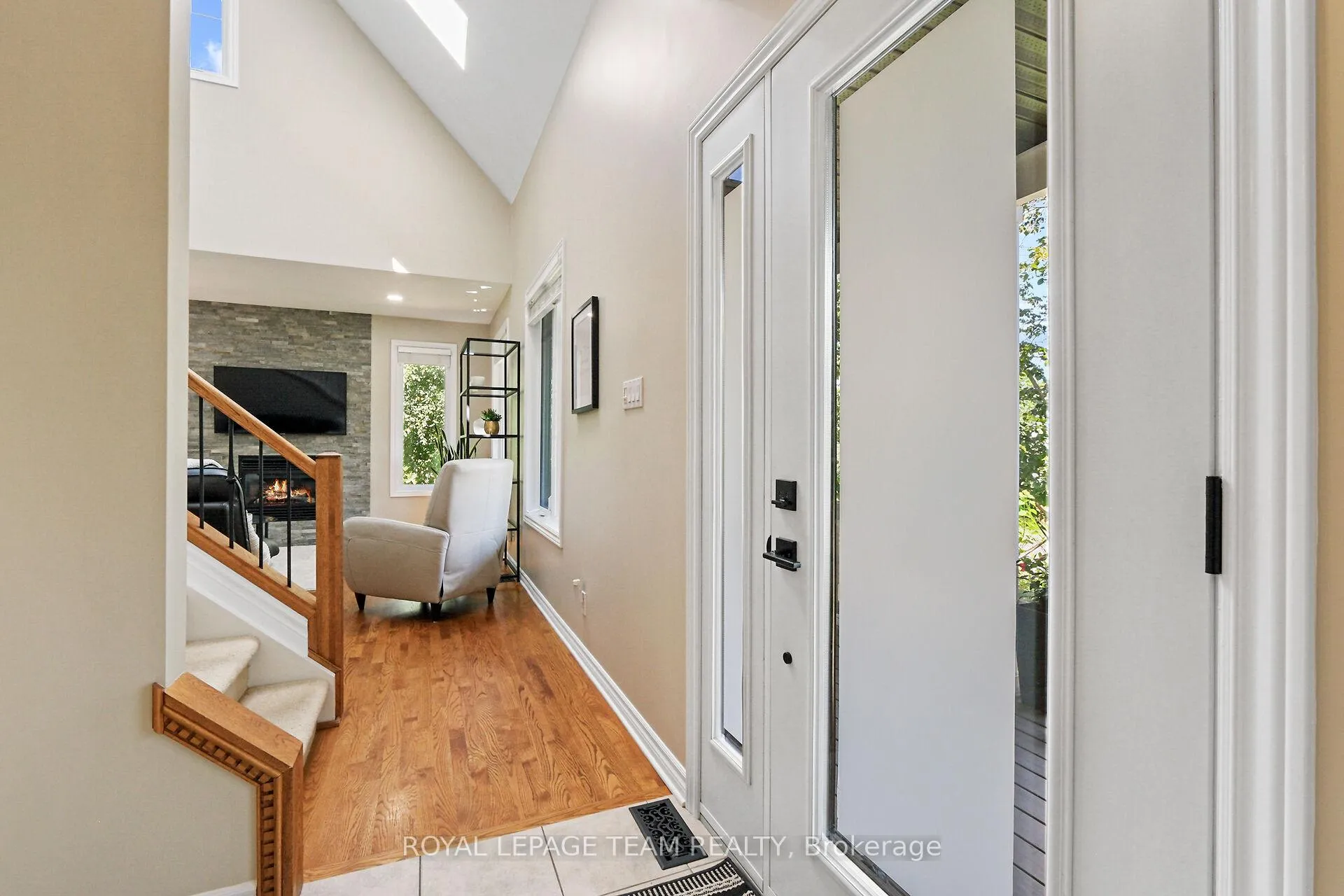 Photo 6 of 2893 Barlow Crescent, Ottawa, Dunrobin Shores — HOMEH