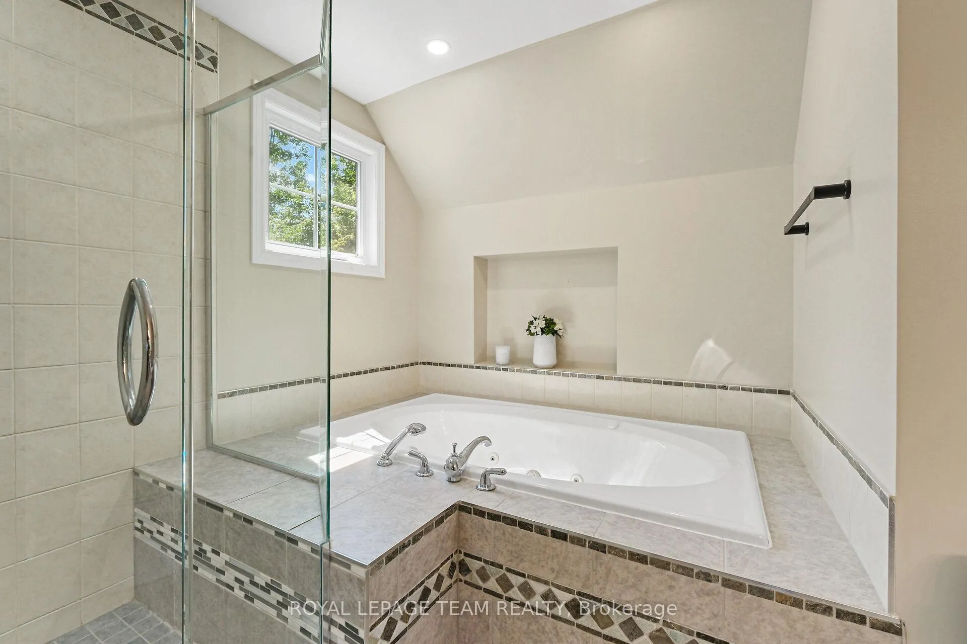 Photo 30 of 2893 Barlow Crescent, Ottawa, Dunrobin Shores — HOMEH