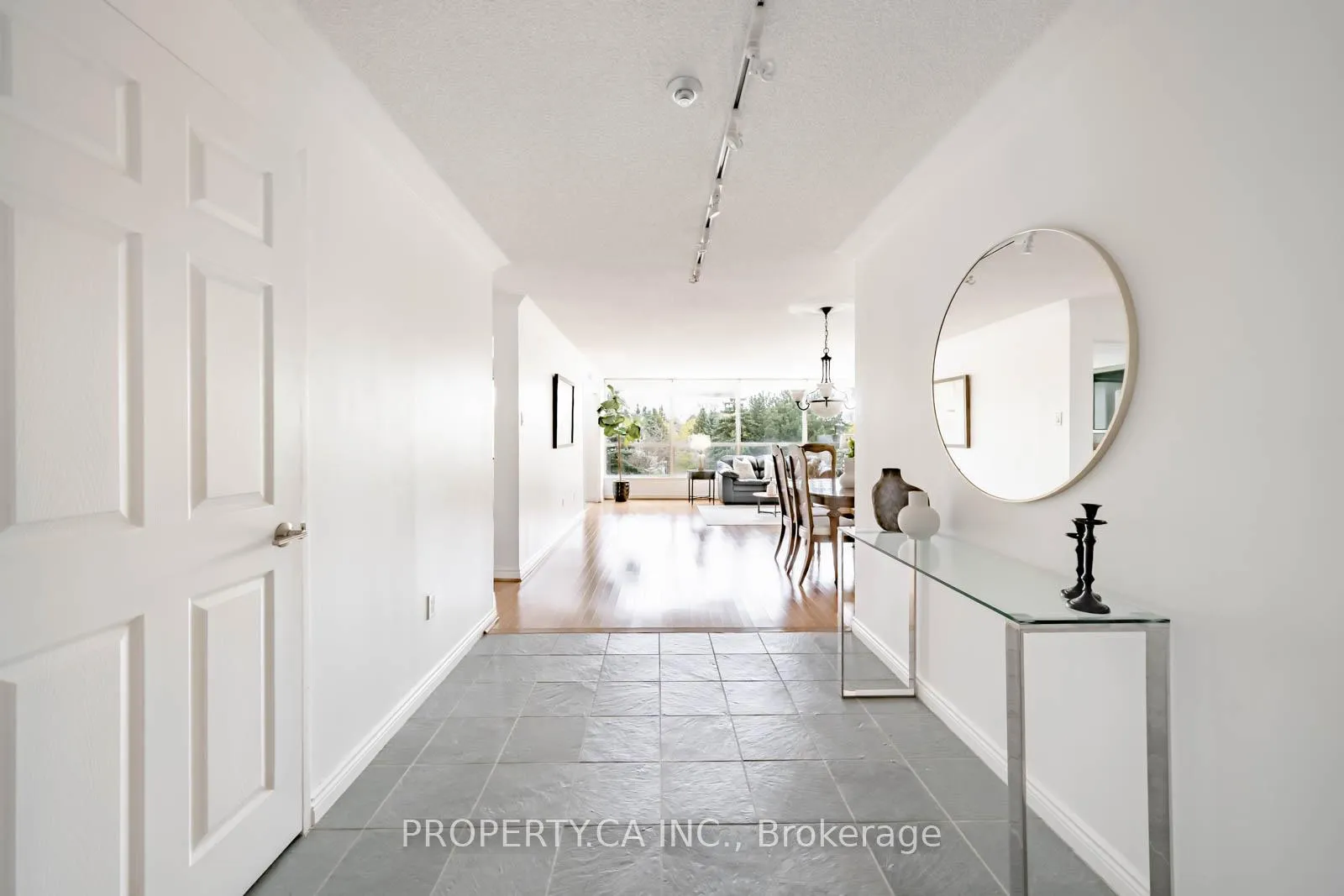 Photo 2 of Unit 301, 7300 Yonge Street, Vaughan, Crestwood-Springfarm-Yorkhill — HOMEH