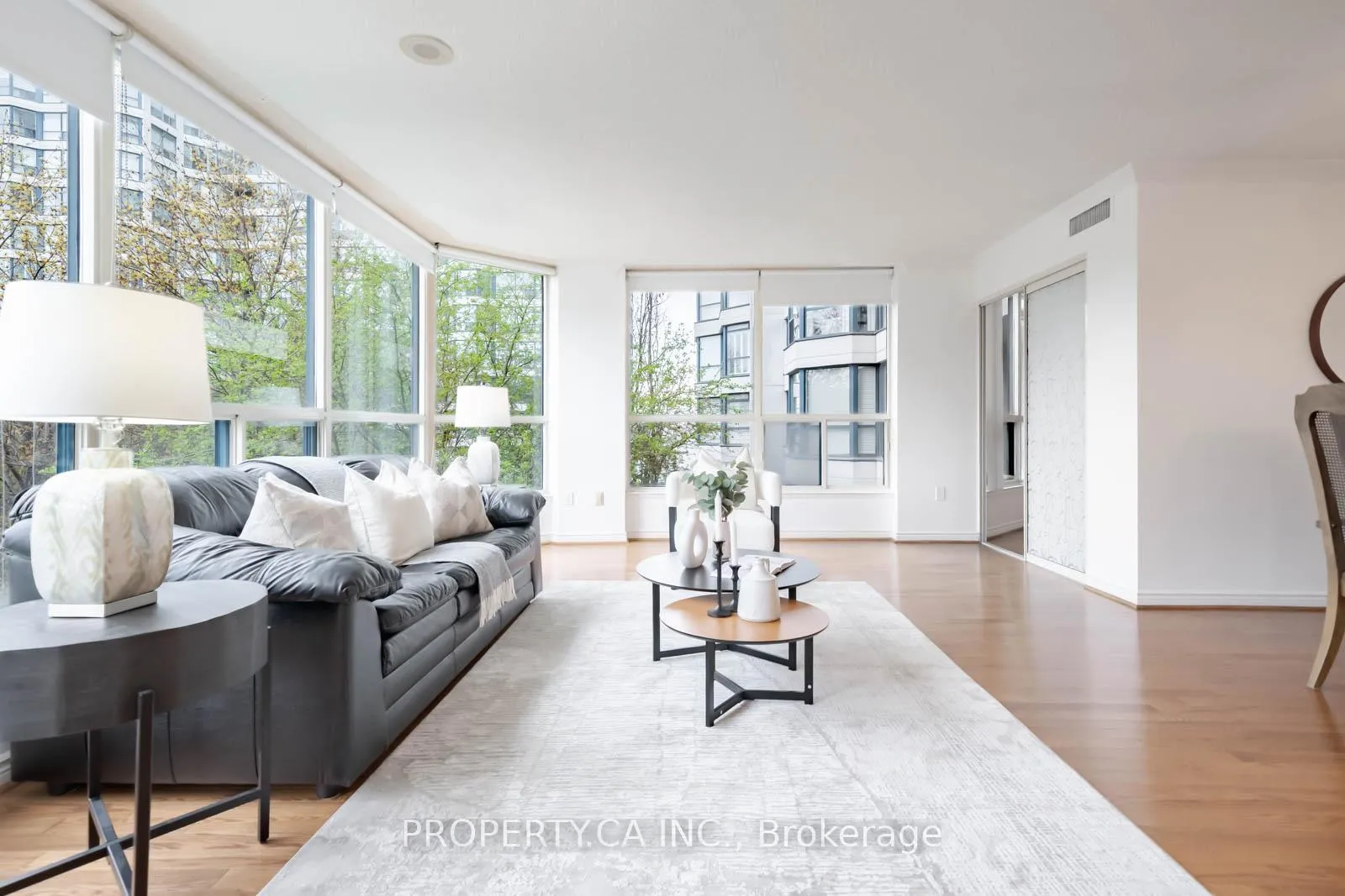 Photo 5 of Unit 301, 7300 Yonge Street, Vaughan, Crestwood-Springfarm-Yorkhill — HOMEH