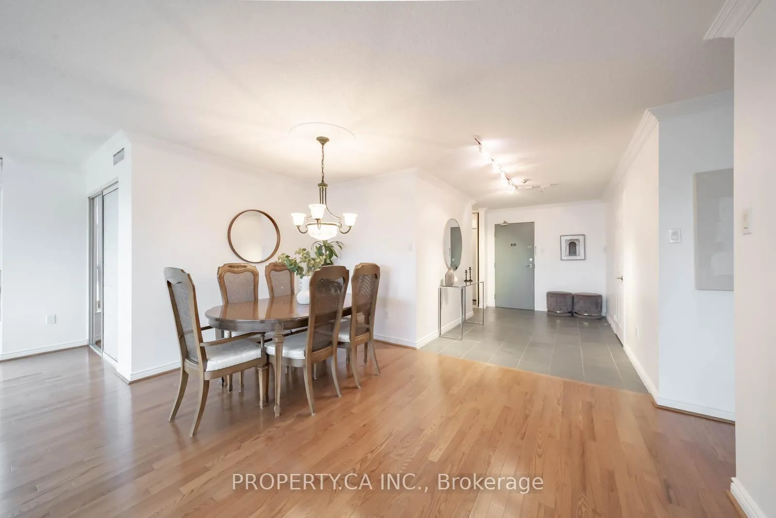 Photo 7 of Unit 301, 7300 Yonge Street, Vaughan, Crestwood-Springfarm-Yorkhill — HOMEH