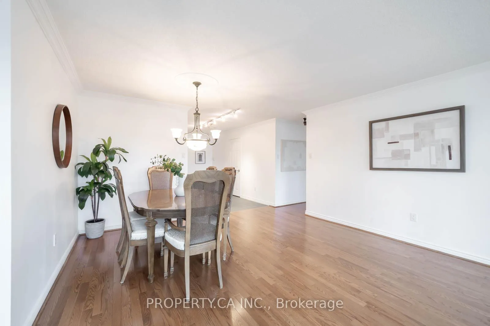 Photo 8 of Unit 301, 7300 Yonge Street, Vaughan, Crestwood-Springfarm-Yorkhill — HOMEH