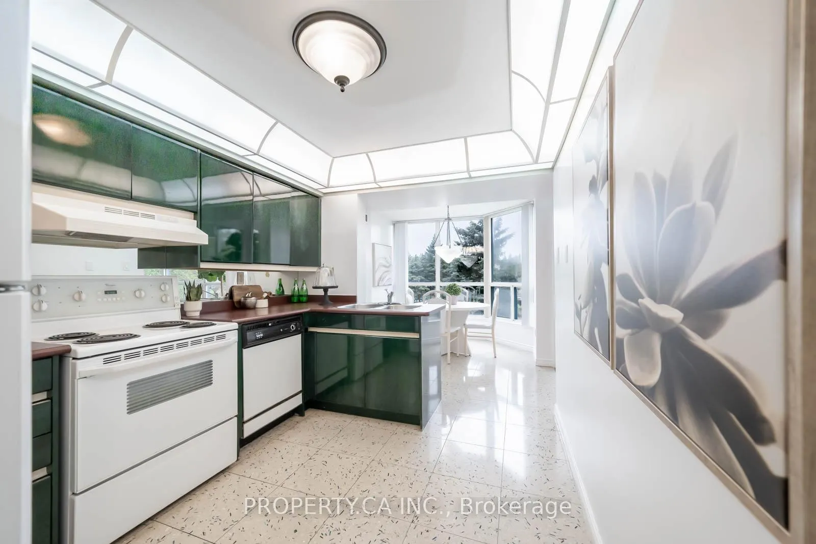 Photo 9 of Unit 301, 7300 Yonge Street, Vaughan, Crestwood-Springfarm-Yorkhill — HOMEH